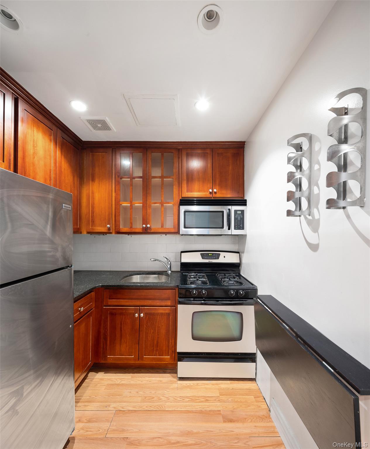 495 E 7th Street, Unit 1J photo 5
