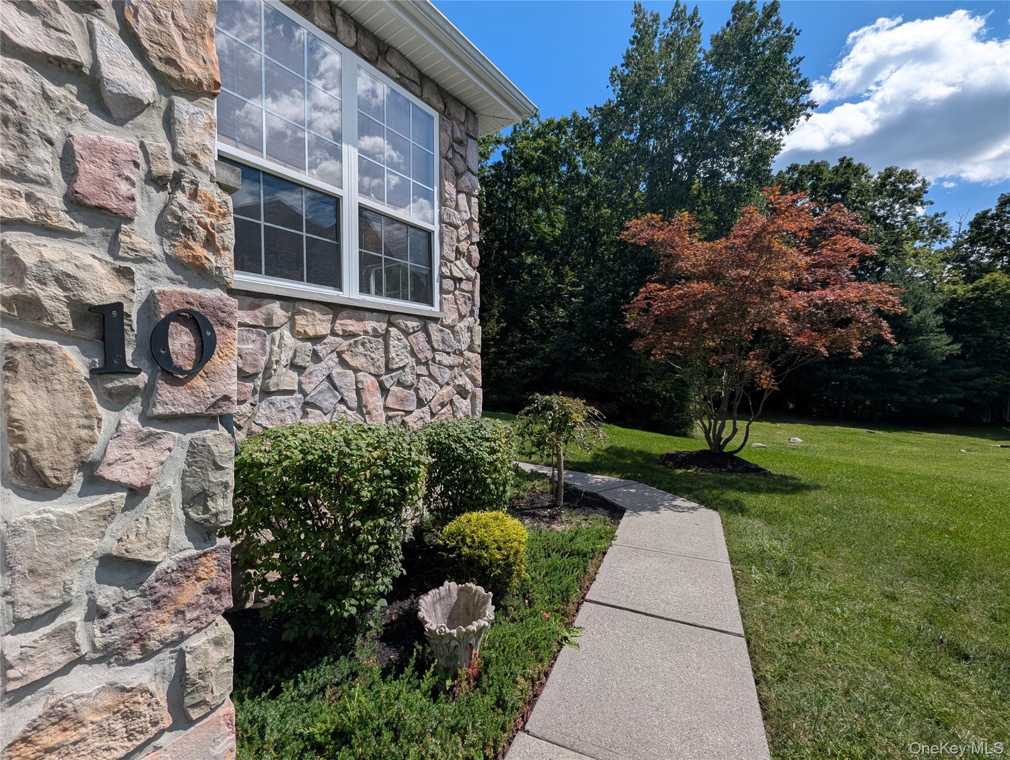 10 Willow Court – For Sale photo 2