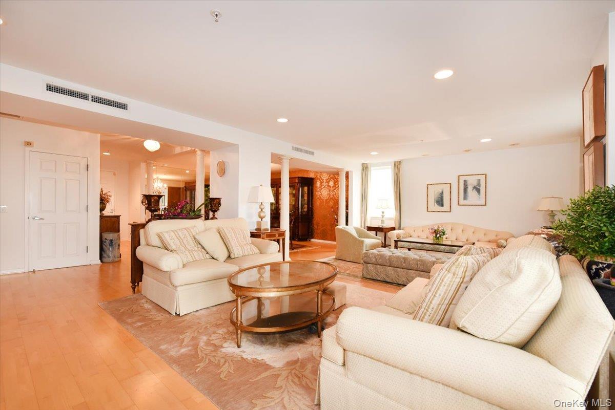 100 Harbor View Drive, Unit 630 photo 3