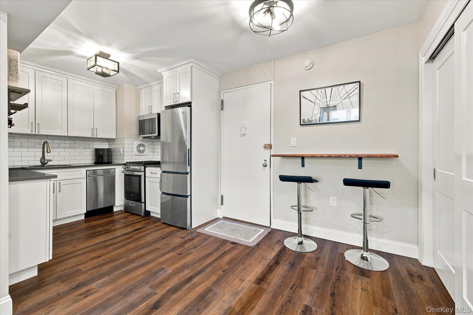 370 W Broadway, Unit 3M photo 7