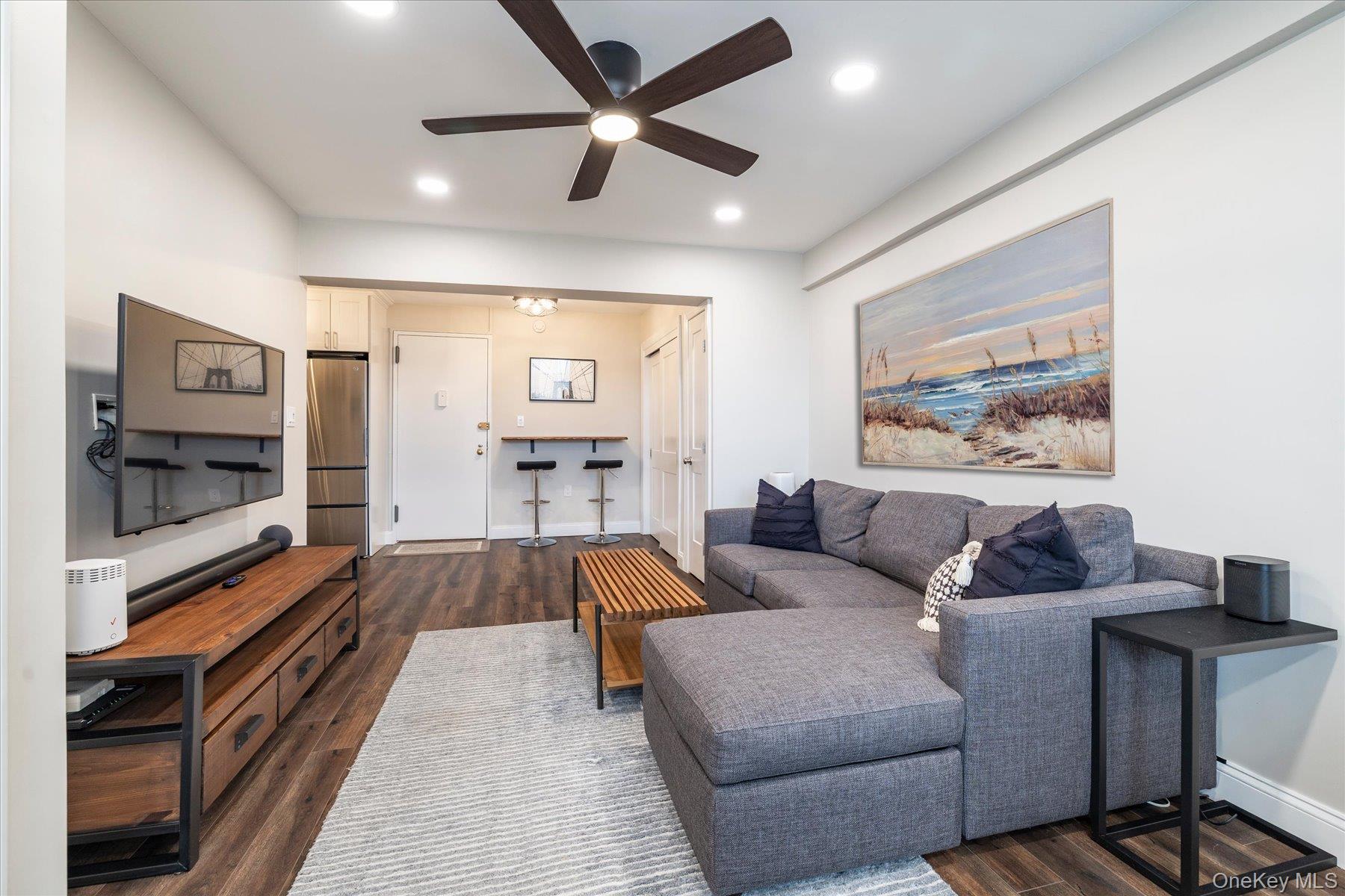 370 W Broadway, Unit 3M photo 6