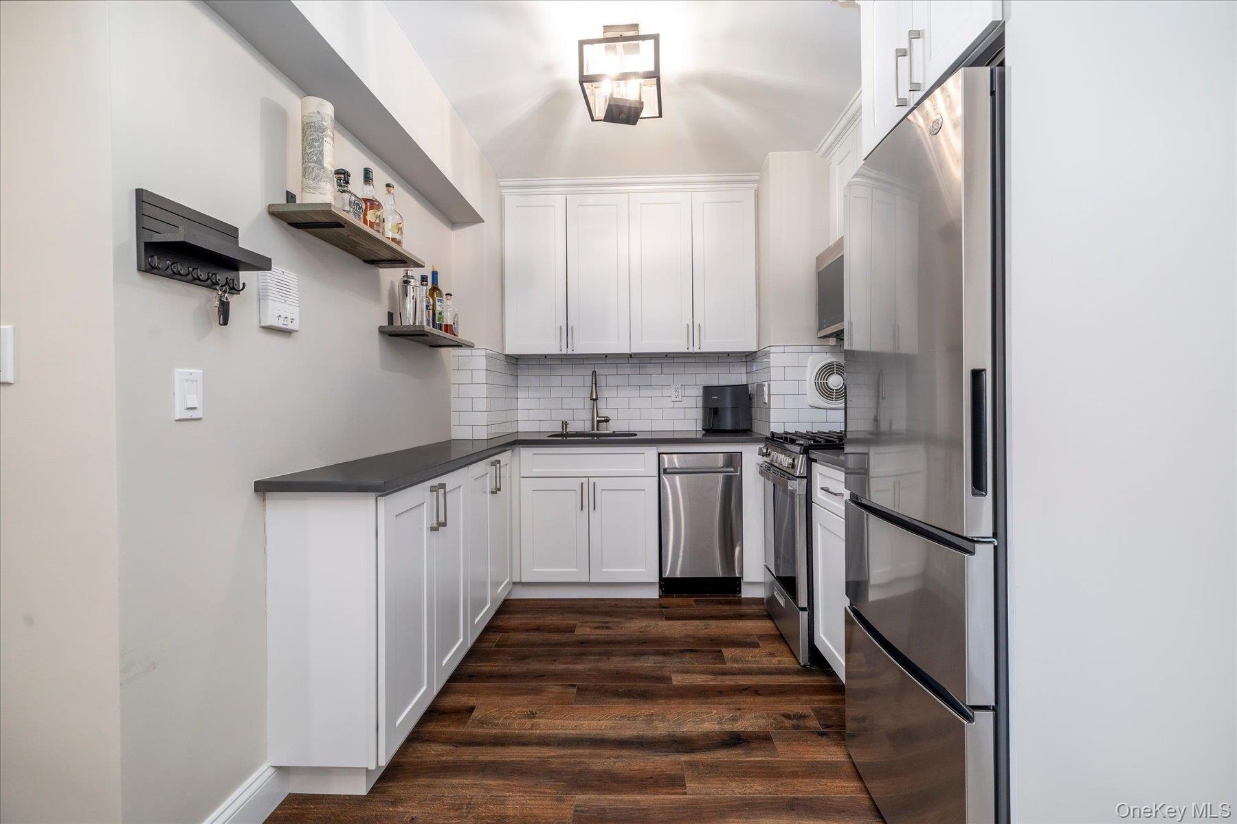 370 W Broadway, Unit 3M photo 5