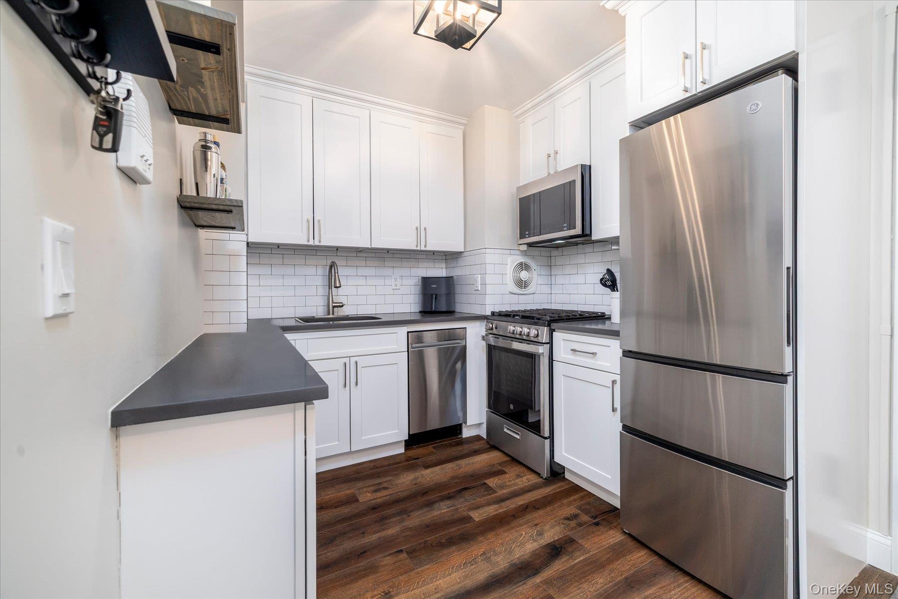 370 W Broadway, Unit 3M photo 3