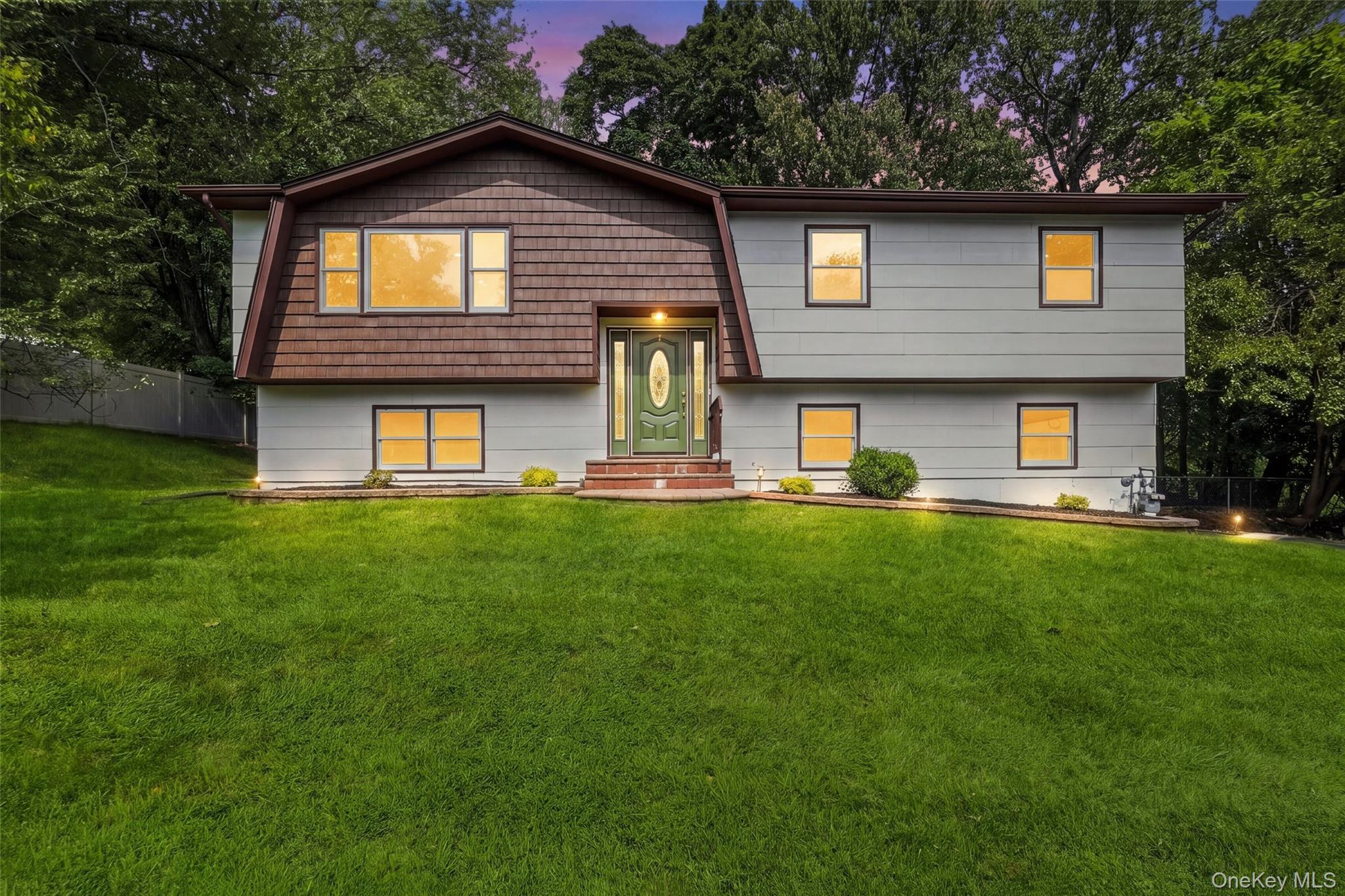 2 Deborah Lane – For Sale