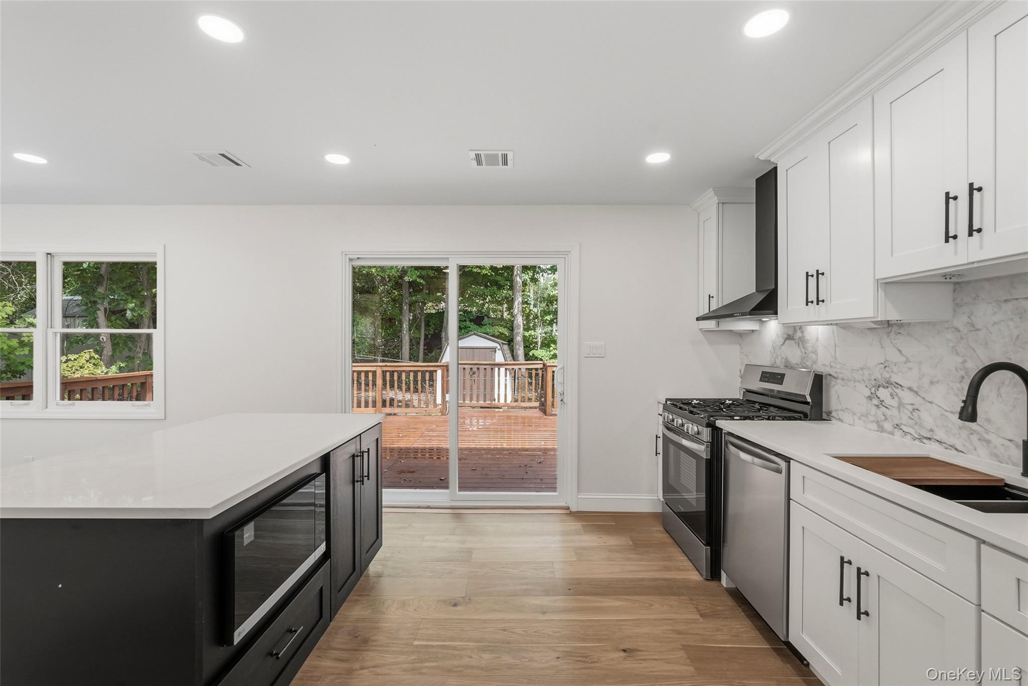 2 Deborah Lane – For Sale photo 16