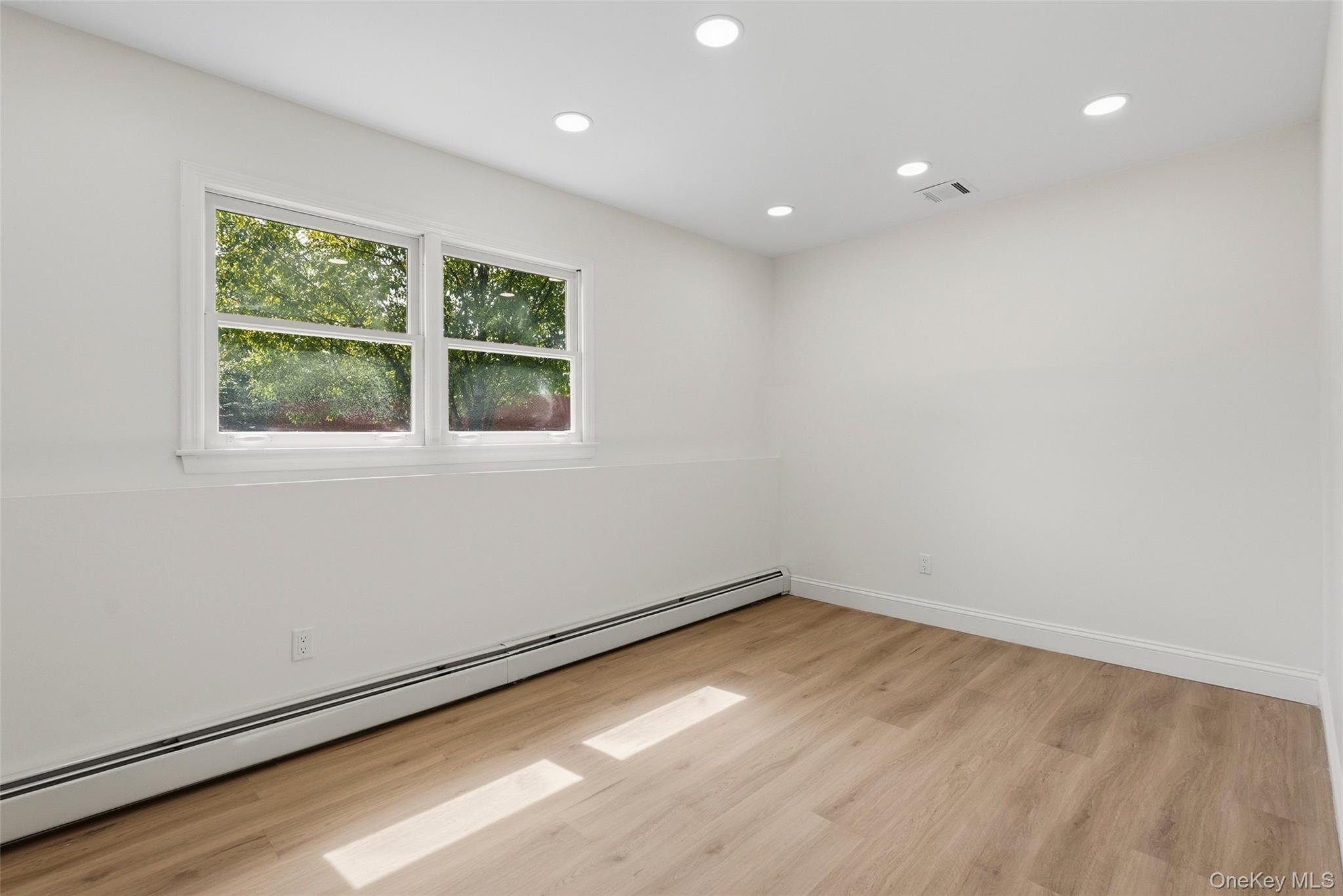 2 Deborah Lane – For Sale photo 22