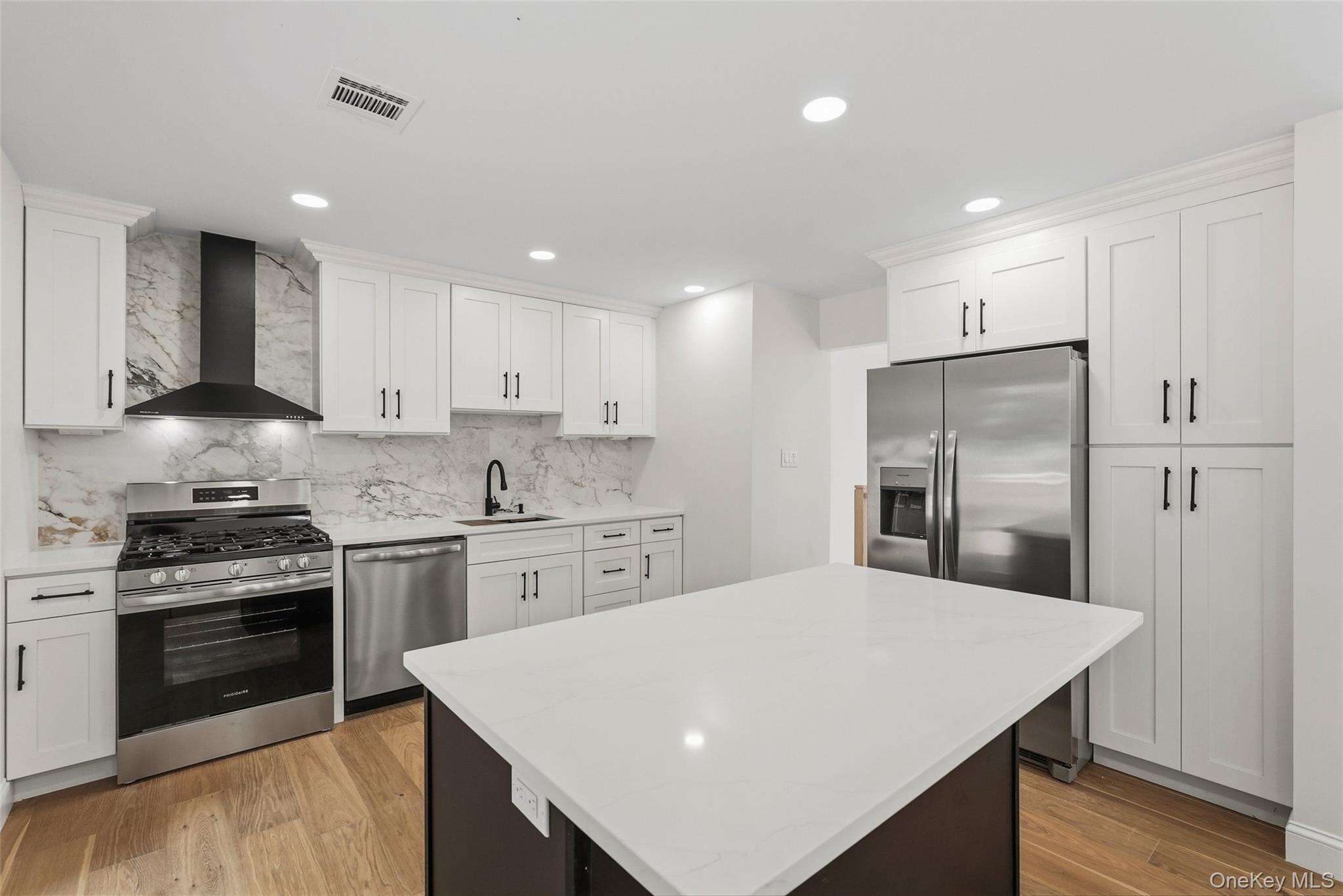 2 Deborah Lane – For Sale photo 12