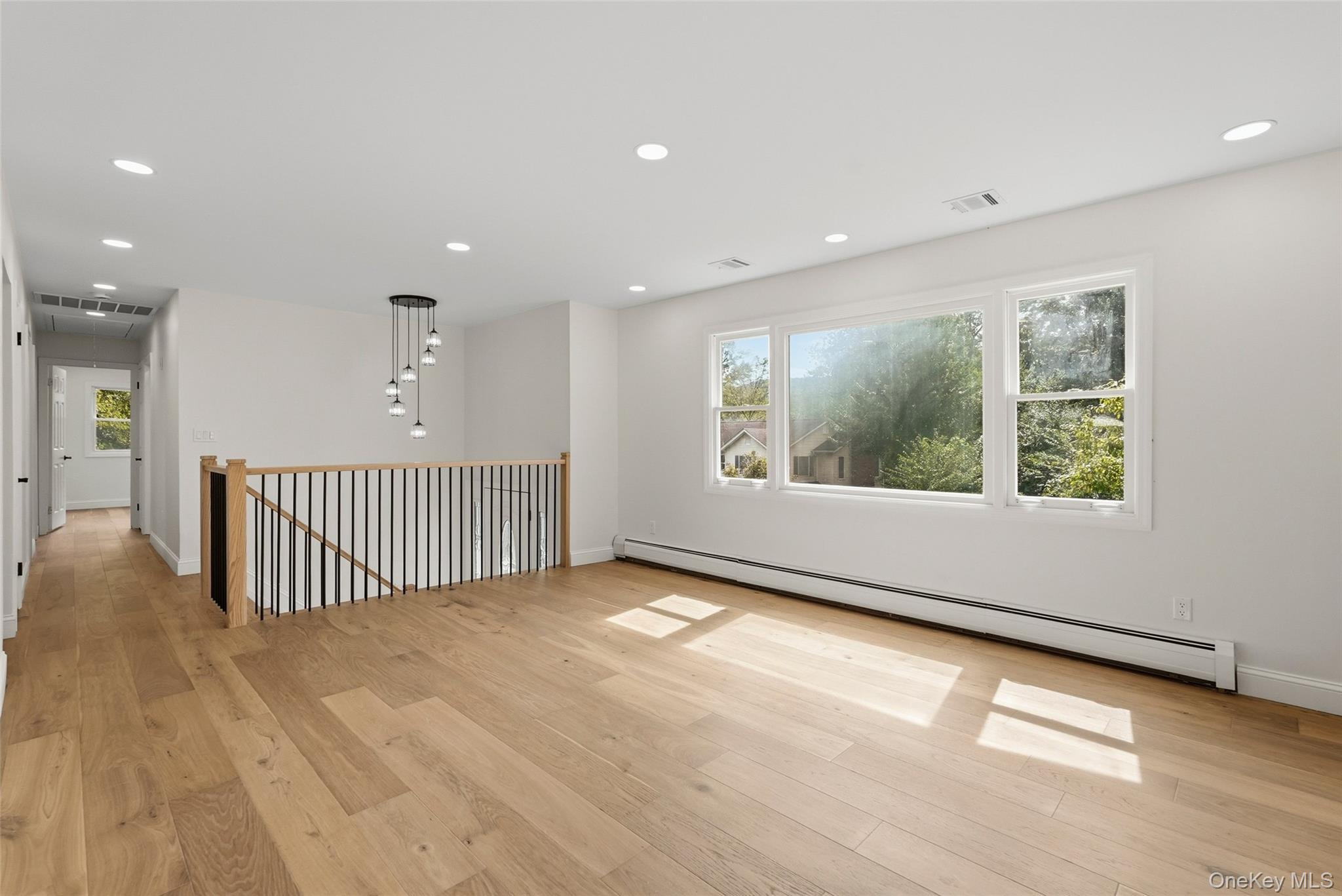 2 Deborah Lane – For Sale photo 9