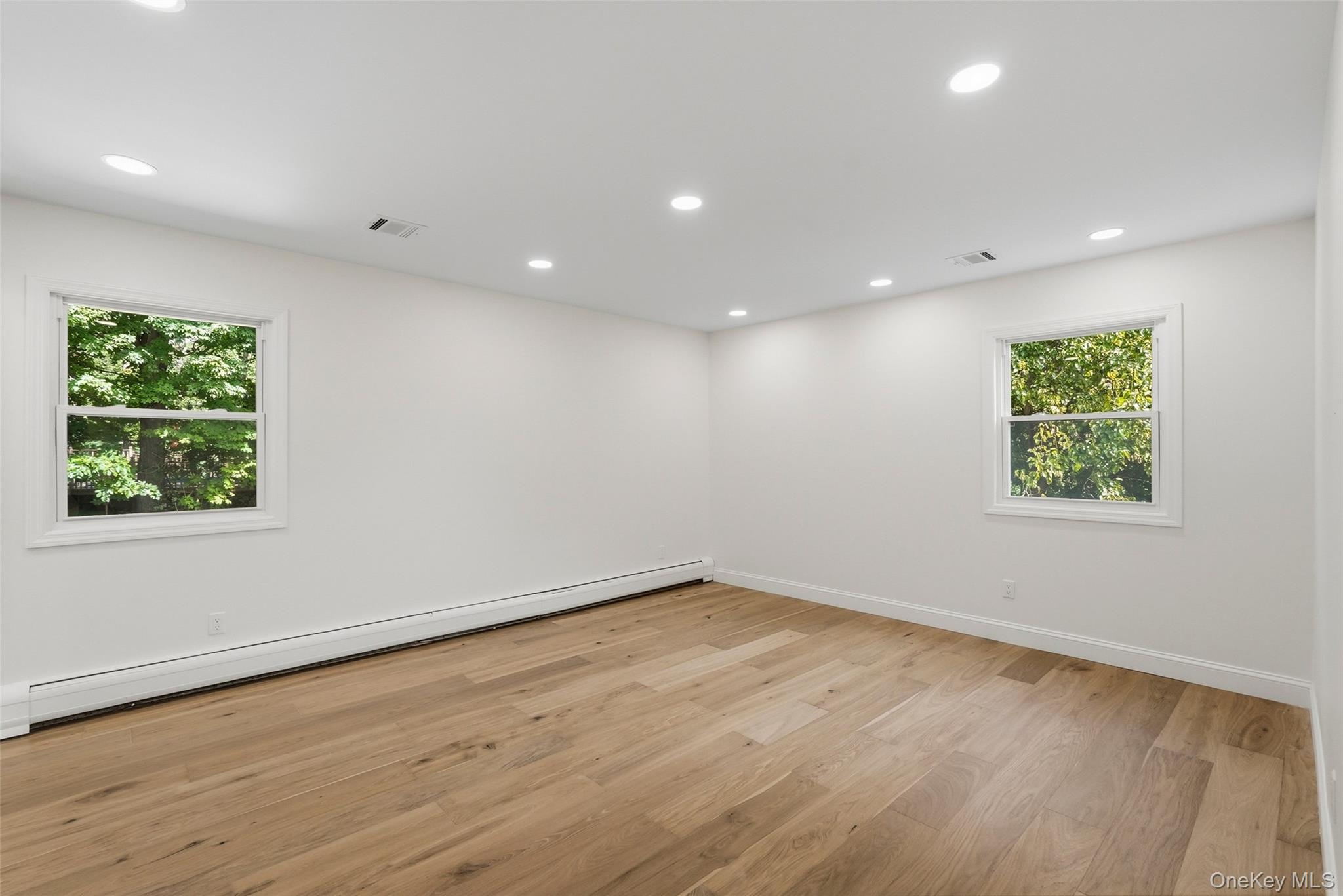2 Deborah Lane – For Sale photo 24