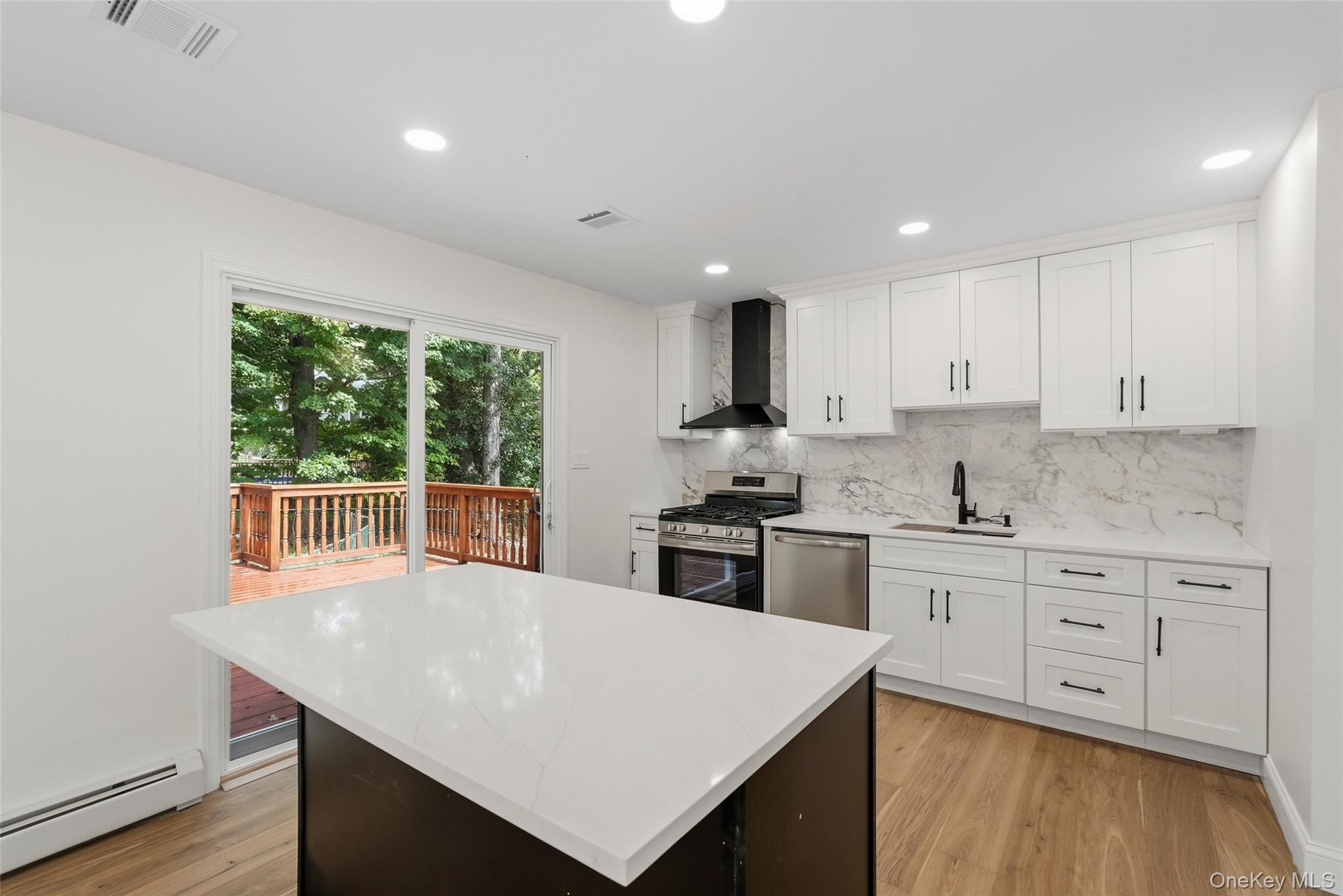 2 Deborah Lane – For Sale photo 15