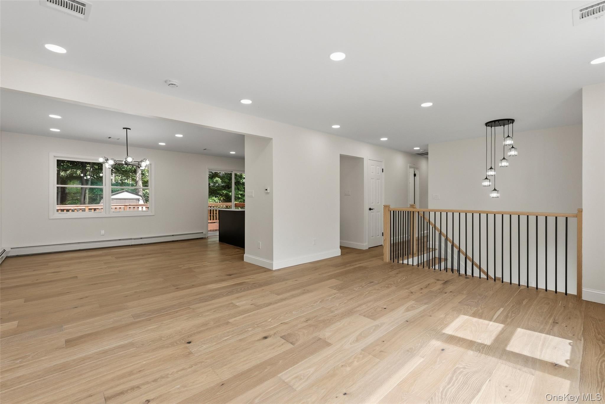 2 Deborah Lane – For Sale photo 8