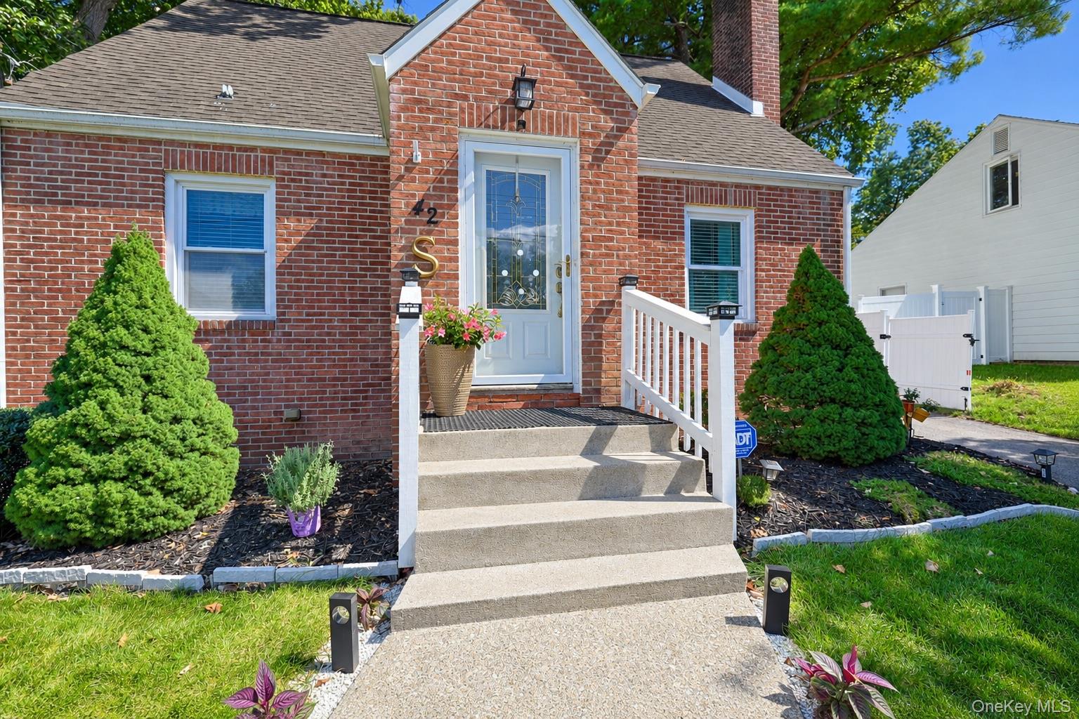42 Streit Avenue – For Sale photo 2