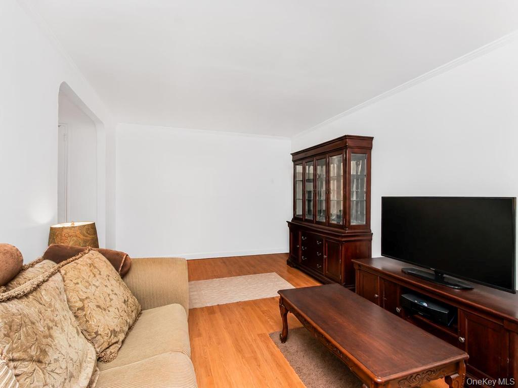 306 E Mosholu Parkway S, Unit 4F photo 4