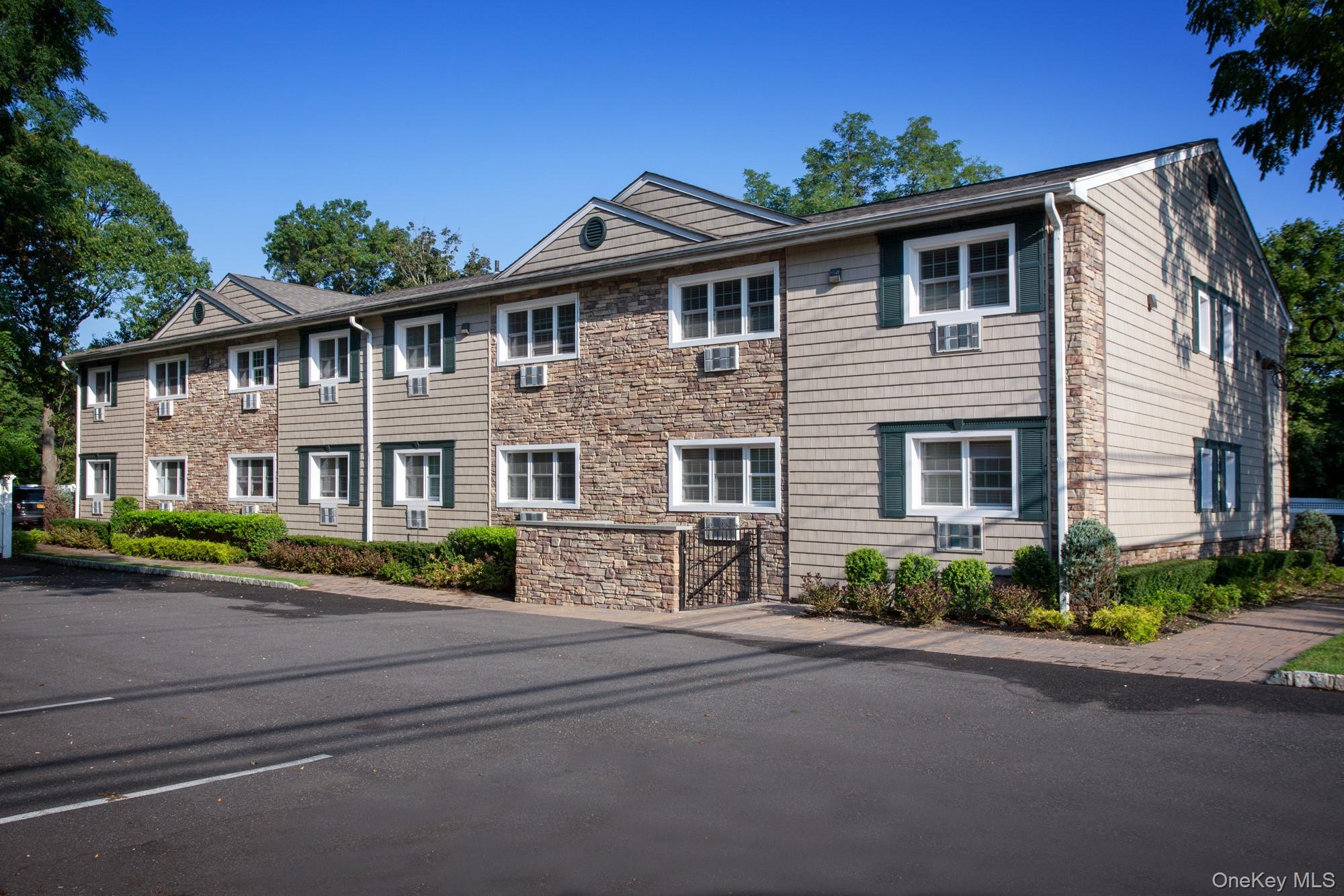 118 Carleton Avenue, Unit 2B photo 9