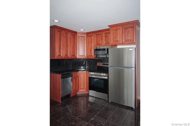 118 Carleton Avenue, Unit 2B photo 3