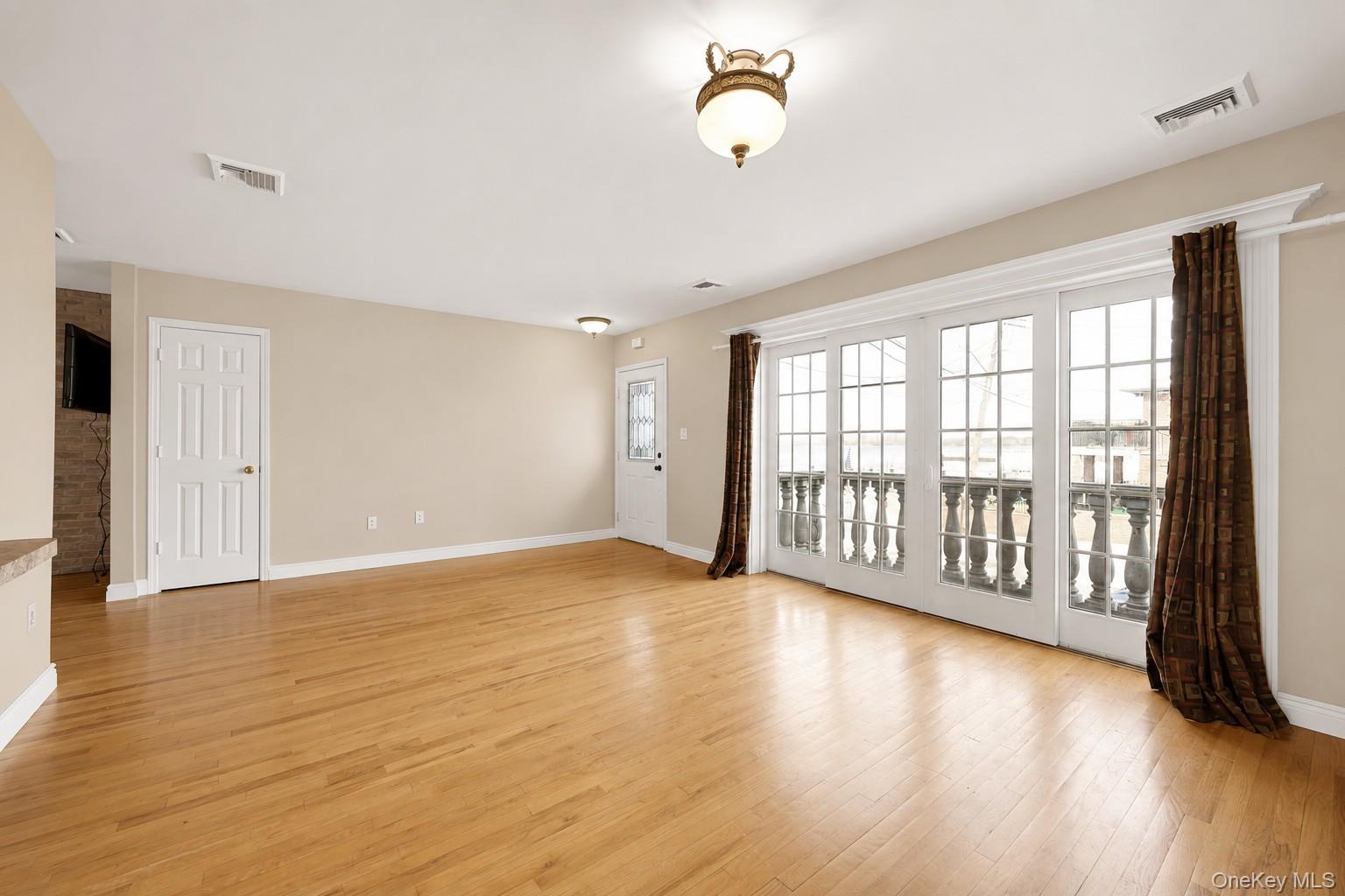 6 Pell Place, Unit 2 photo 4