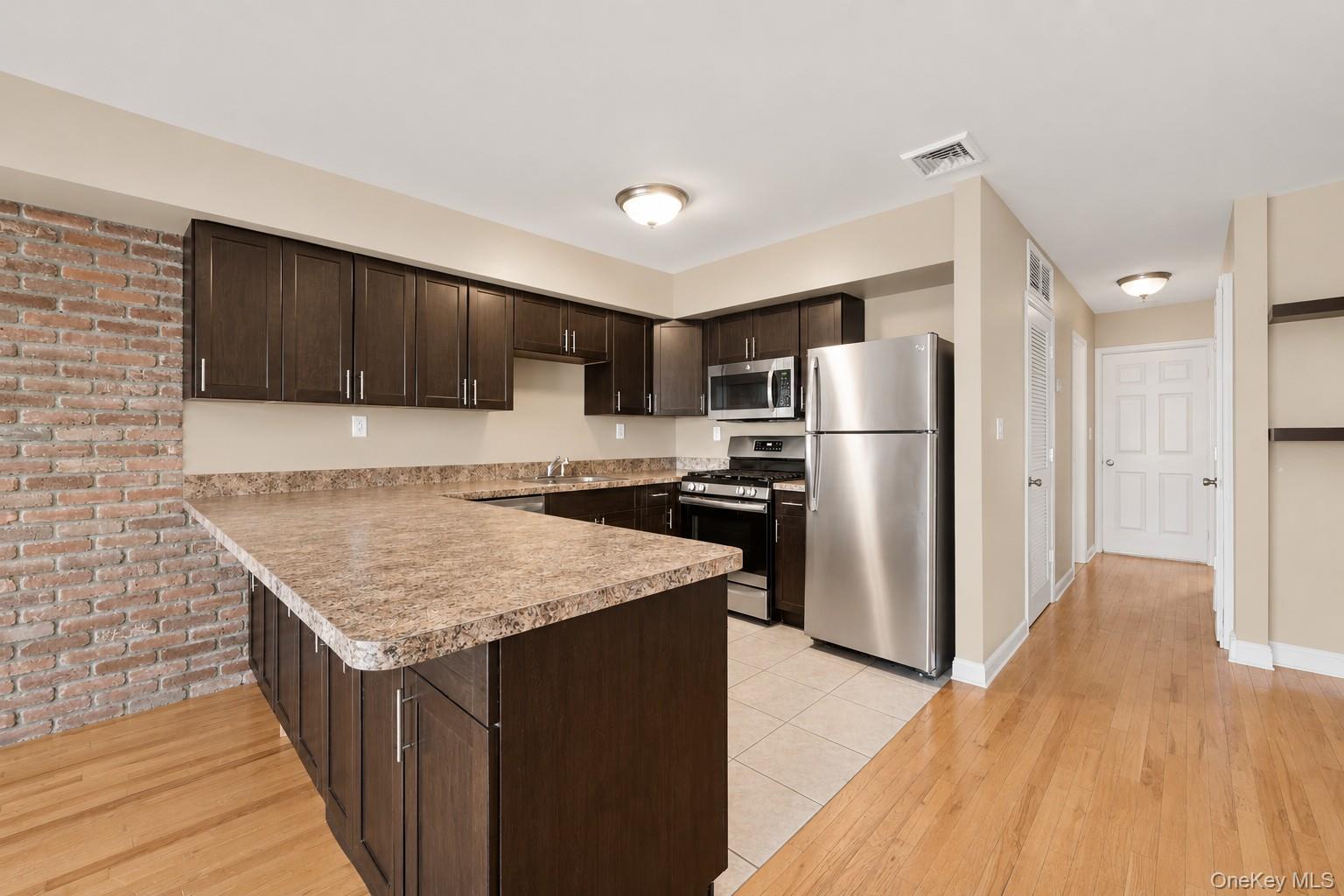 6 Pell Place, Unit 2 photo 6