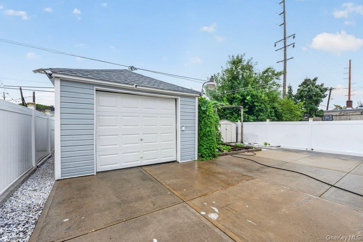 255 Cochran Place – For Sale photo 6