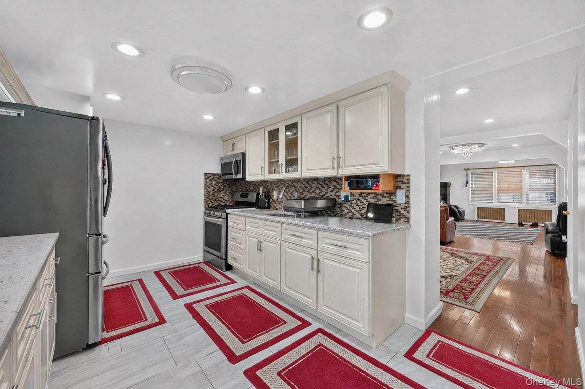 255 Cochran Place – For Sale photo 21