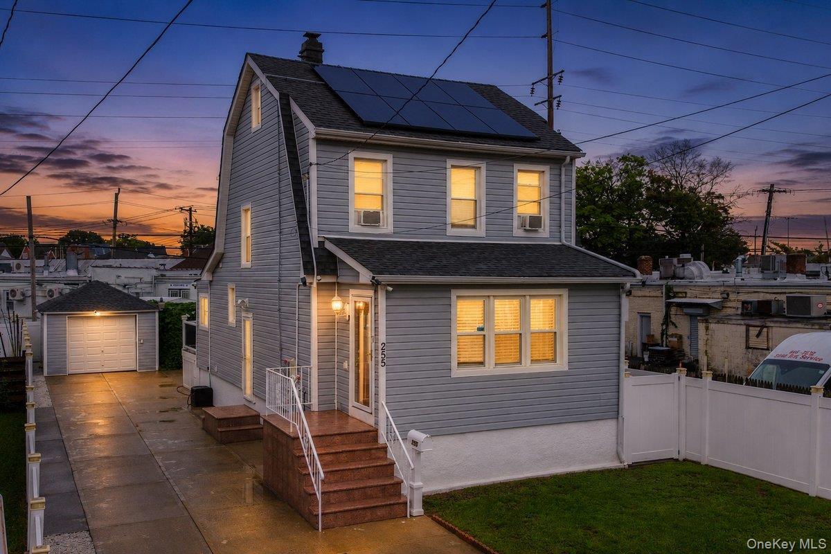 255 Cochran Place – For Sale