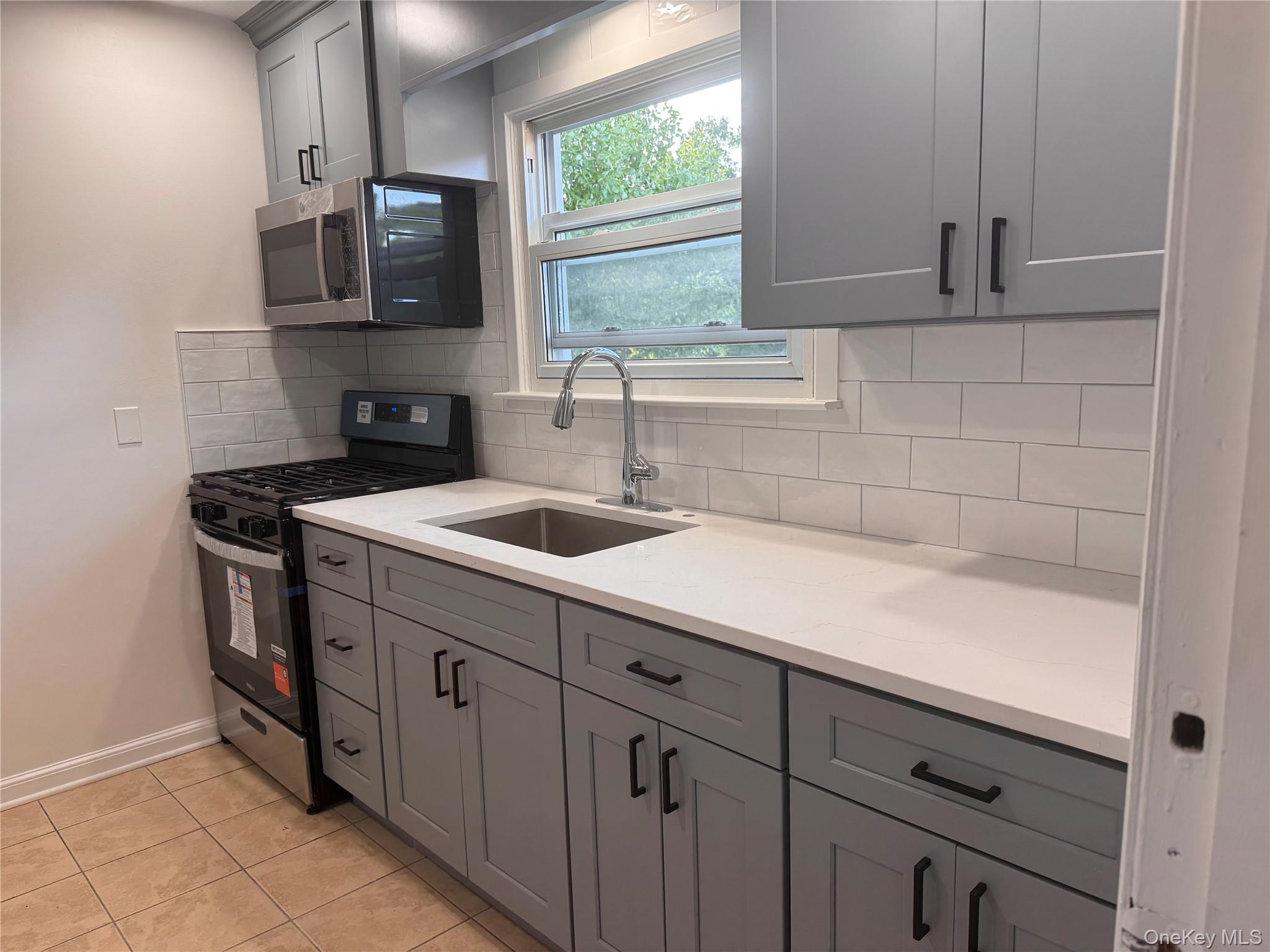 36 Congers Road, Unit 4 photo 2