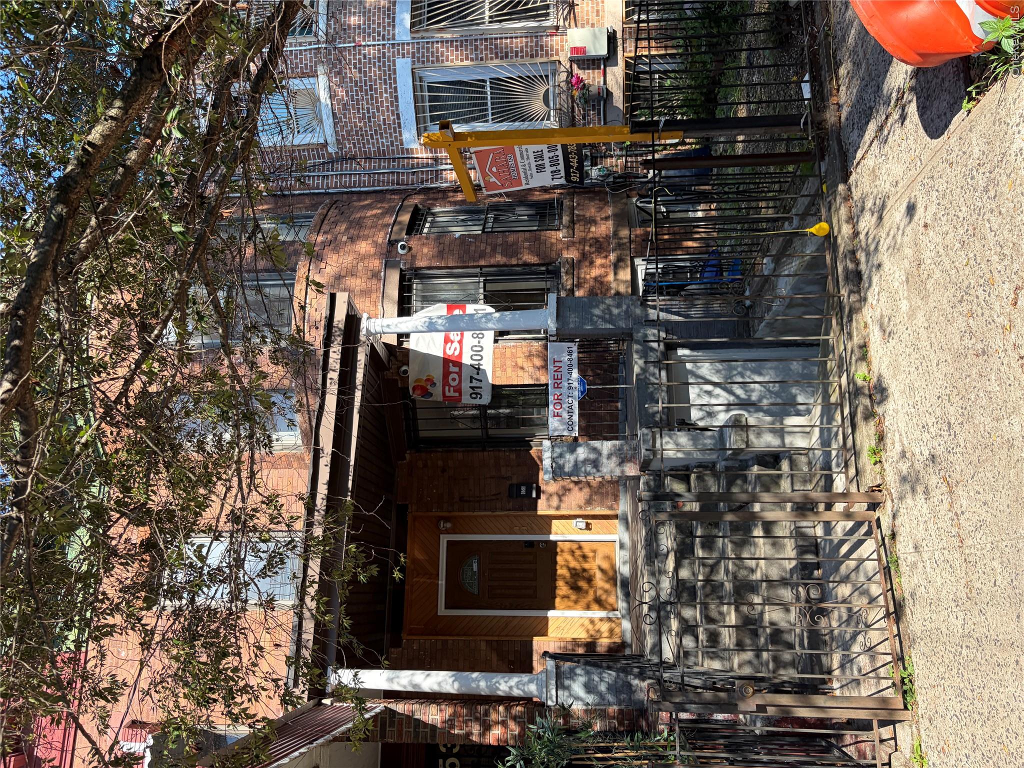 655 Hendrix Street, Unit 1 floor