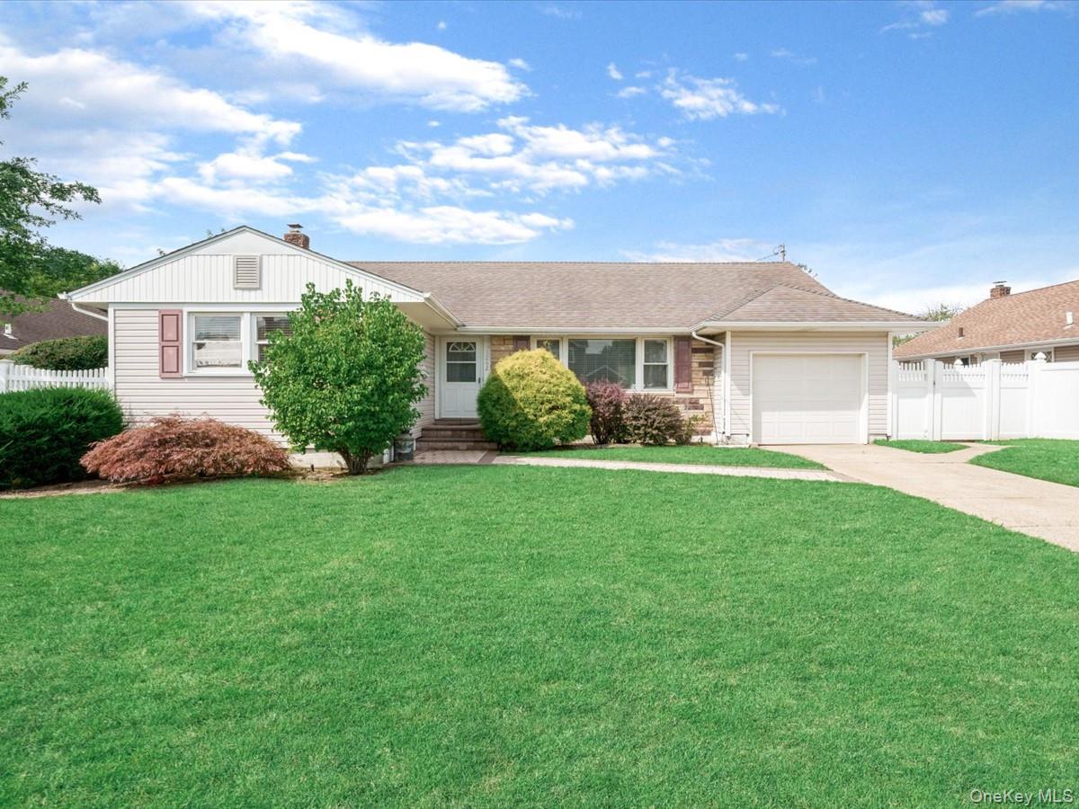 1262 Barberry Road – For Sale