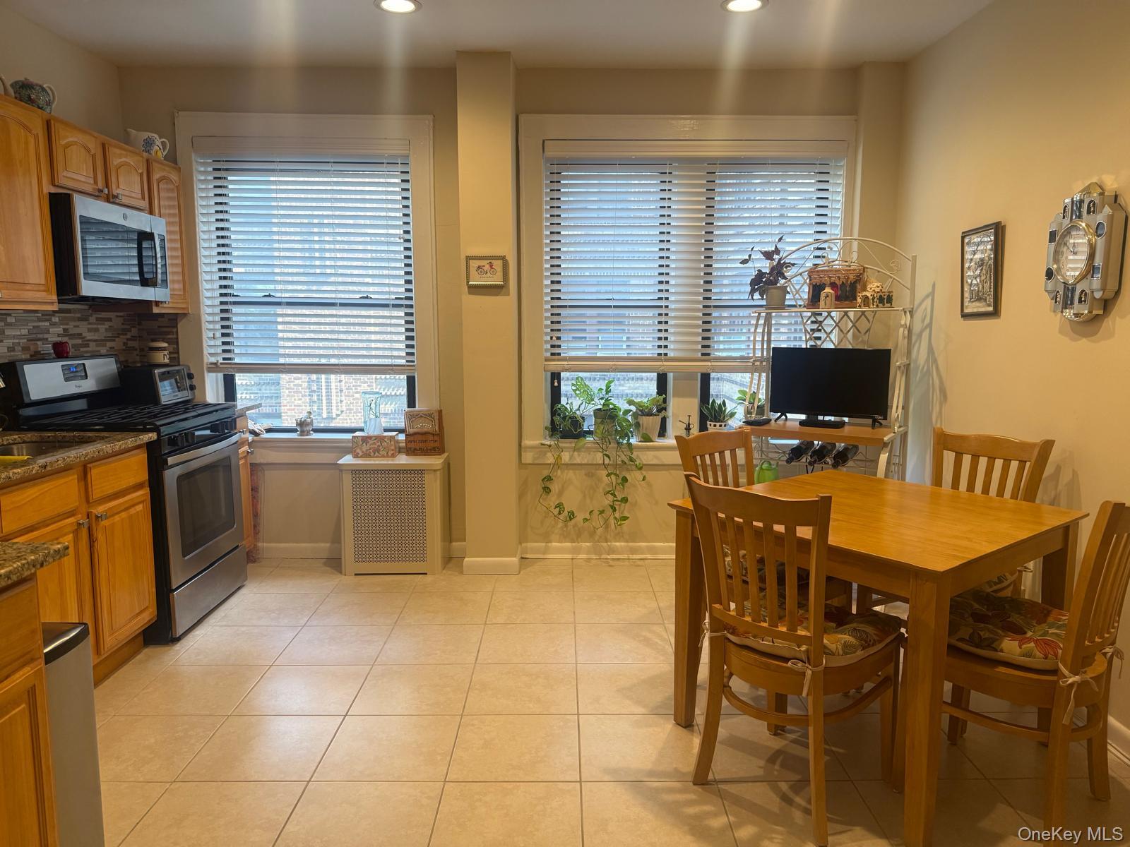 29 Woodmere Boulevard, Unit 2-B photo 6