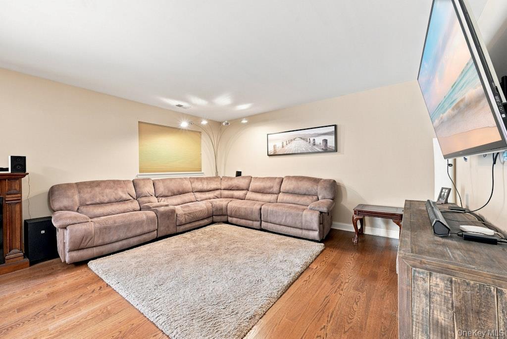 90 Mulberry Common – For Sale photo 6