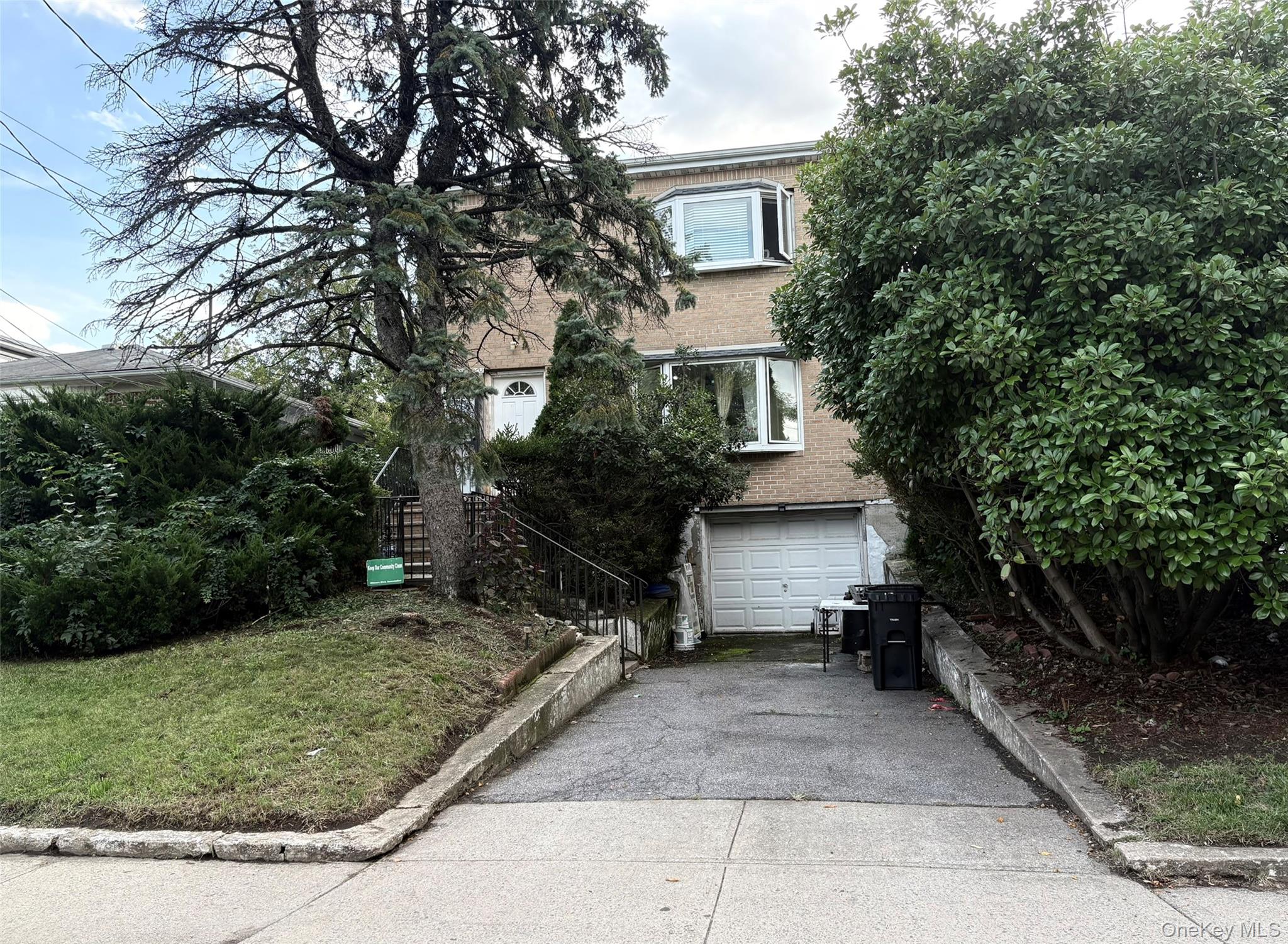 105-20 Ditmars Boulevard – For Sale