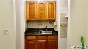 84-70 129 Street, Unit 6J photo 4