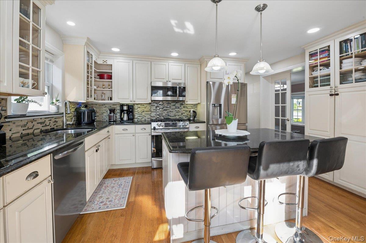 5 Quintard Drive – For Rent photo 4