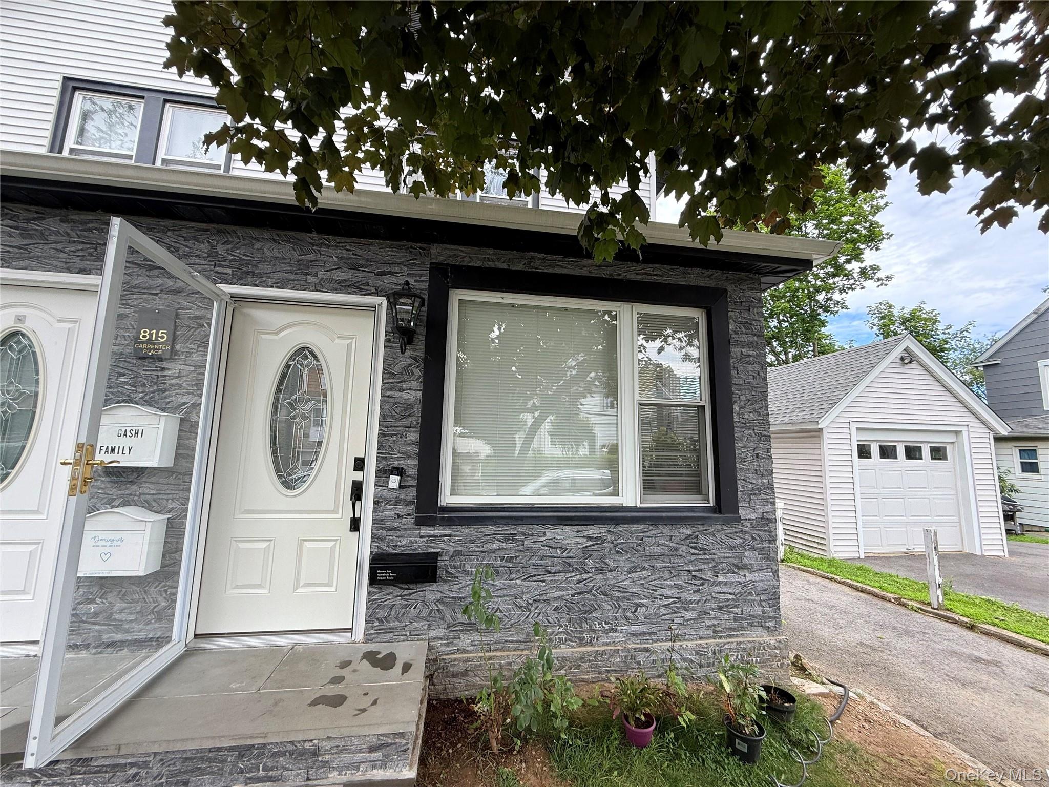 815 Carpenter Place – For Rent