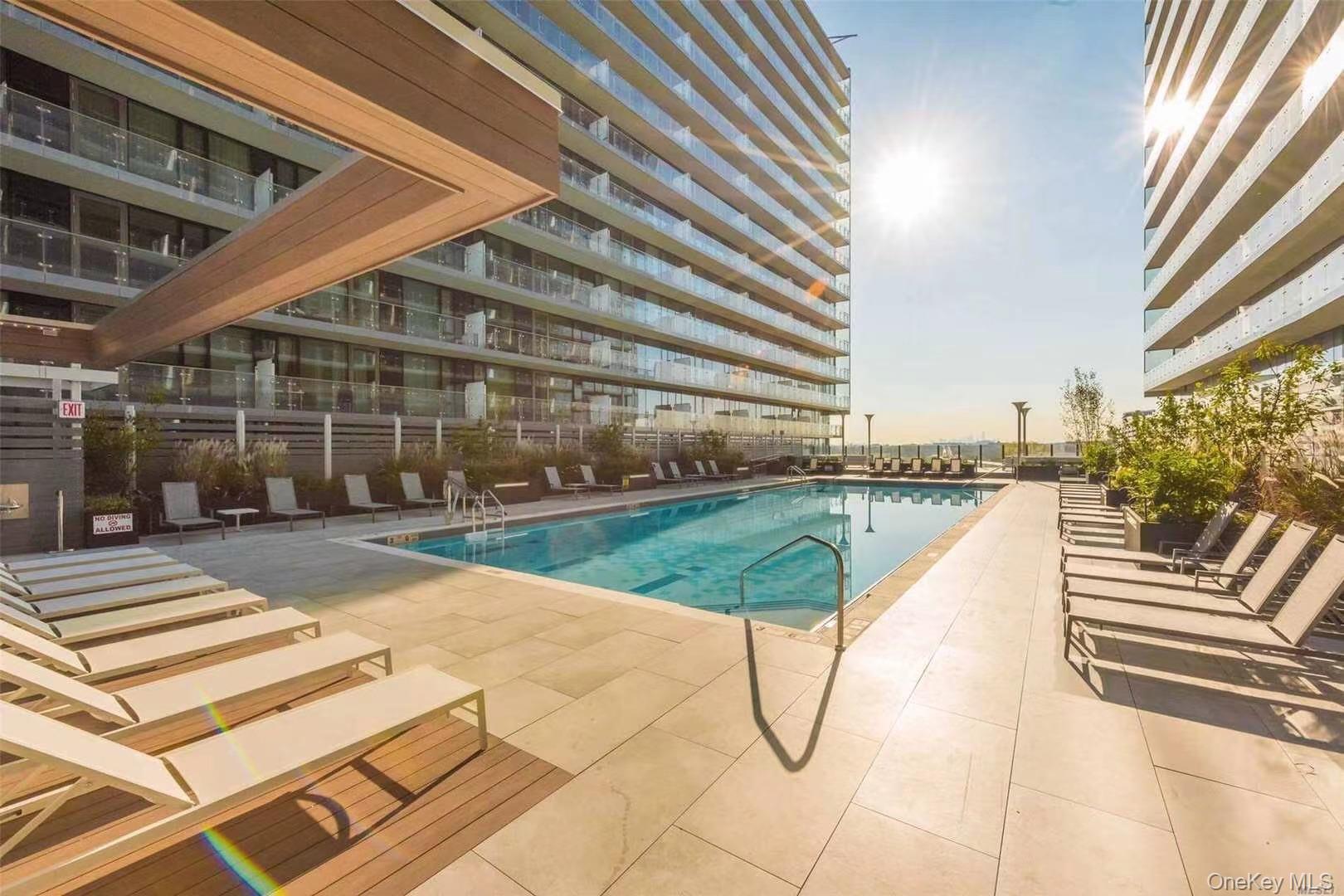 13103 40th Road, Unit PH1W