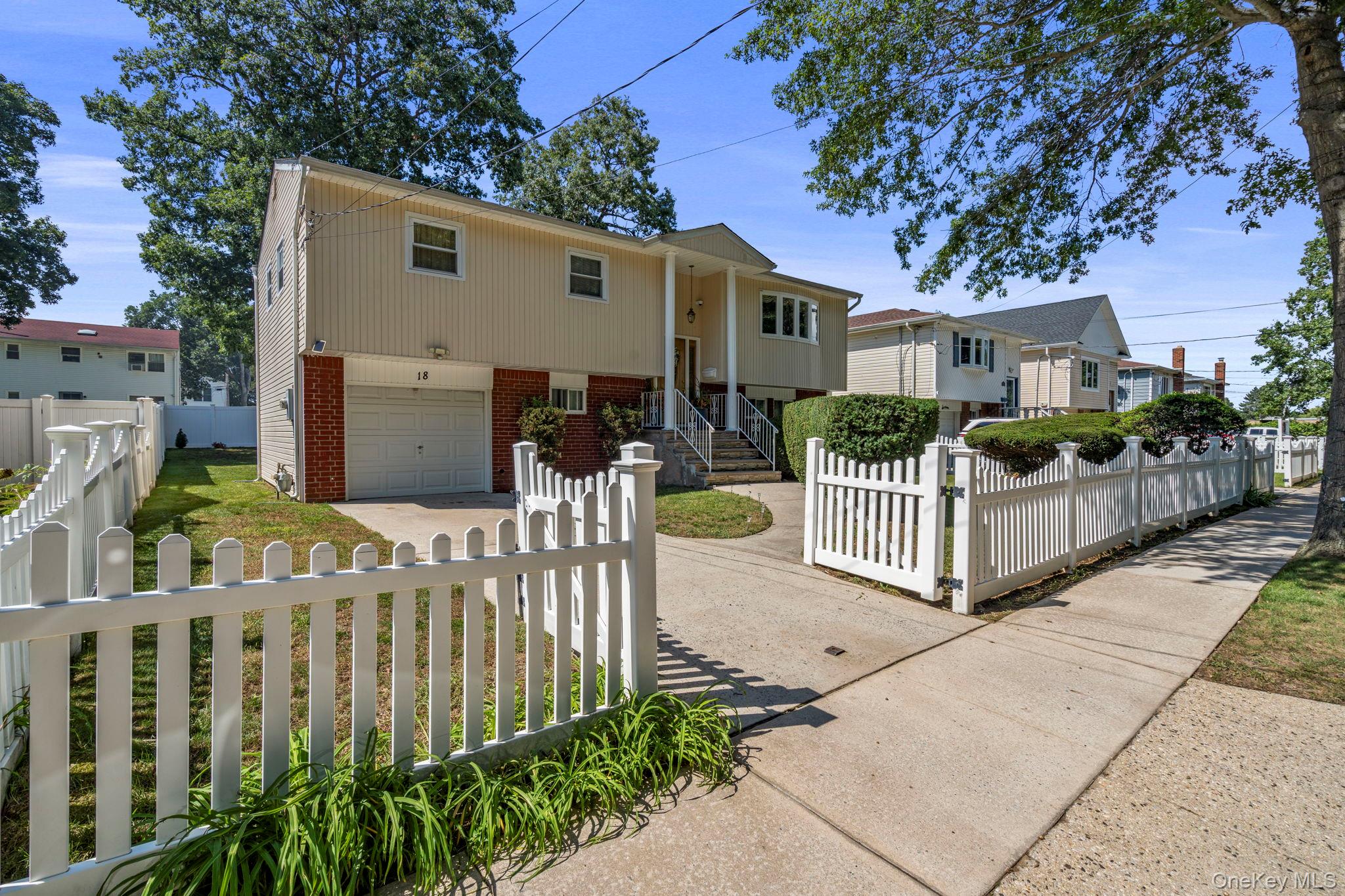 18 Brooklyn Avenue – For Sale photo 2