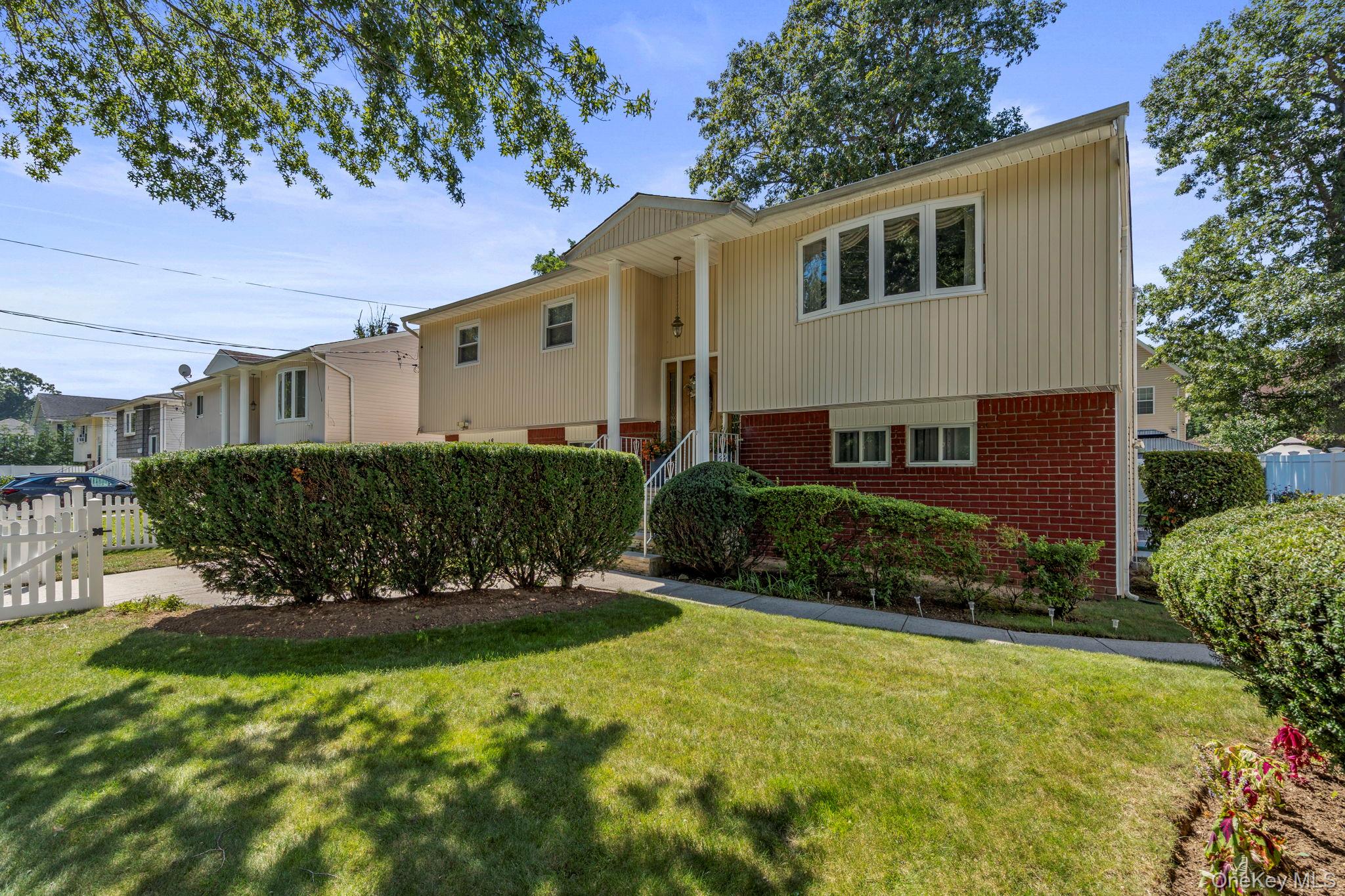 18 Brooklyn Avenue – For Sale photo 3