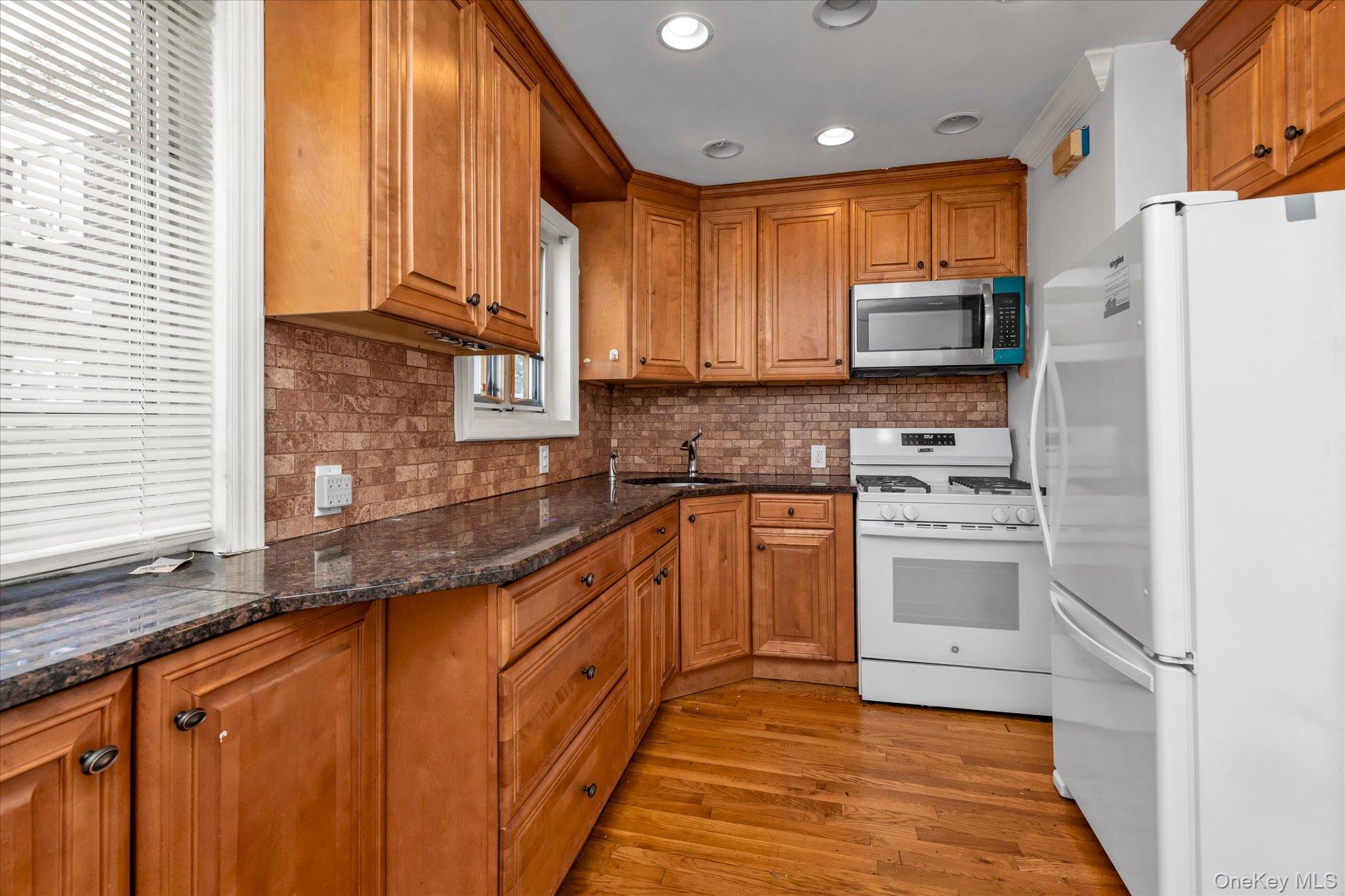 229-05 87th Avenue, Unit 46-5 photo 3