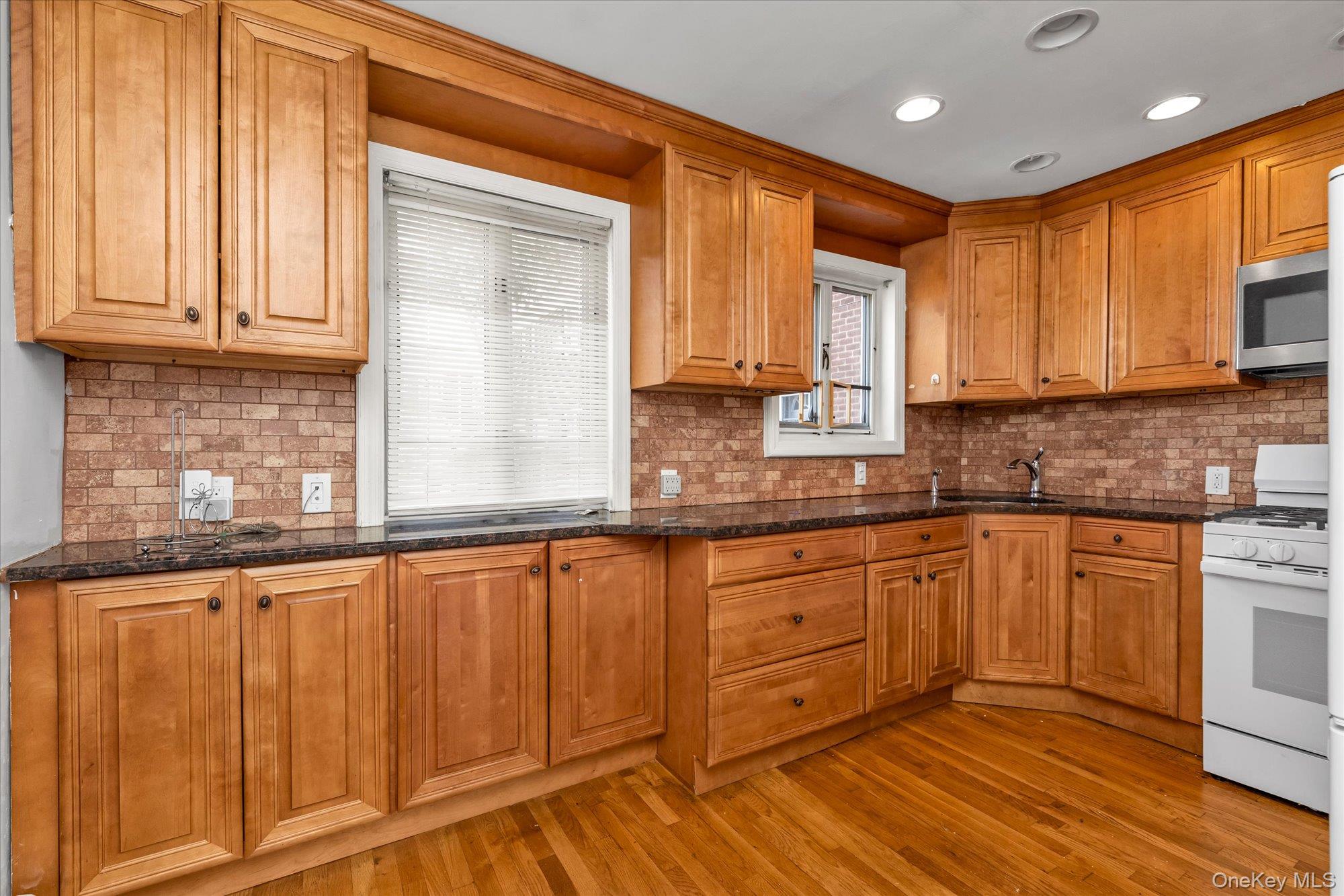 229-05 87th Avenue, Unit 46-5 photo 2