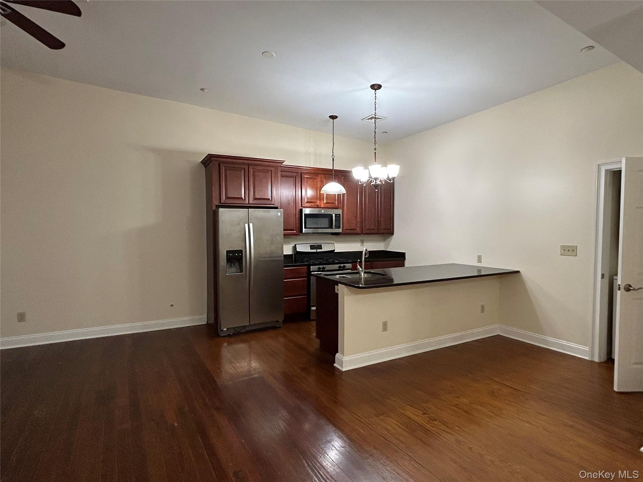 337 Main Street, Unit 2R photo 2