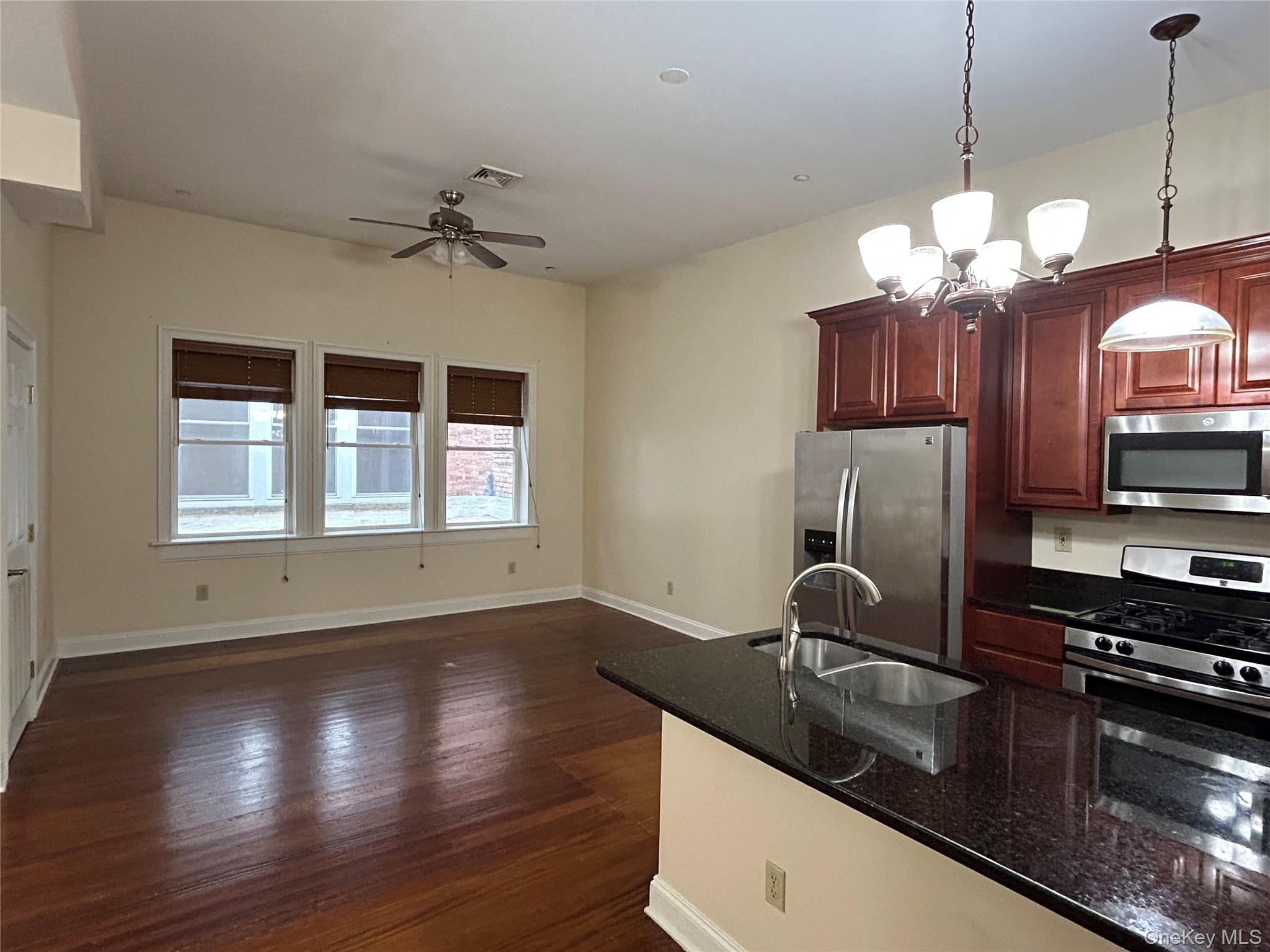 337 Main Street, Unit 2R photo 3