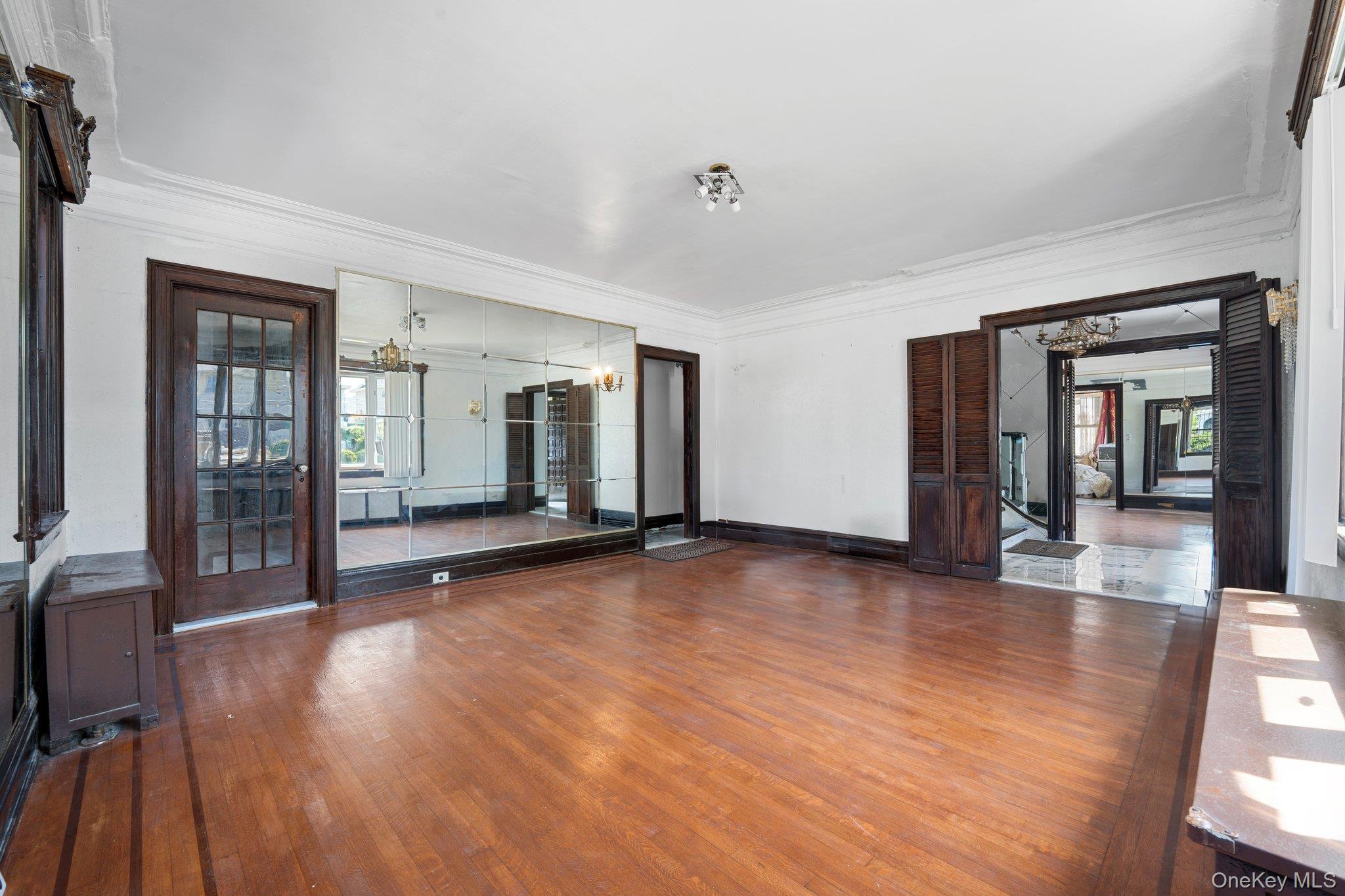 10505 Ditmars Boulevard – For Sale photo 5