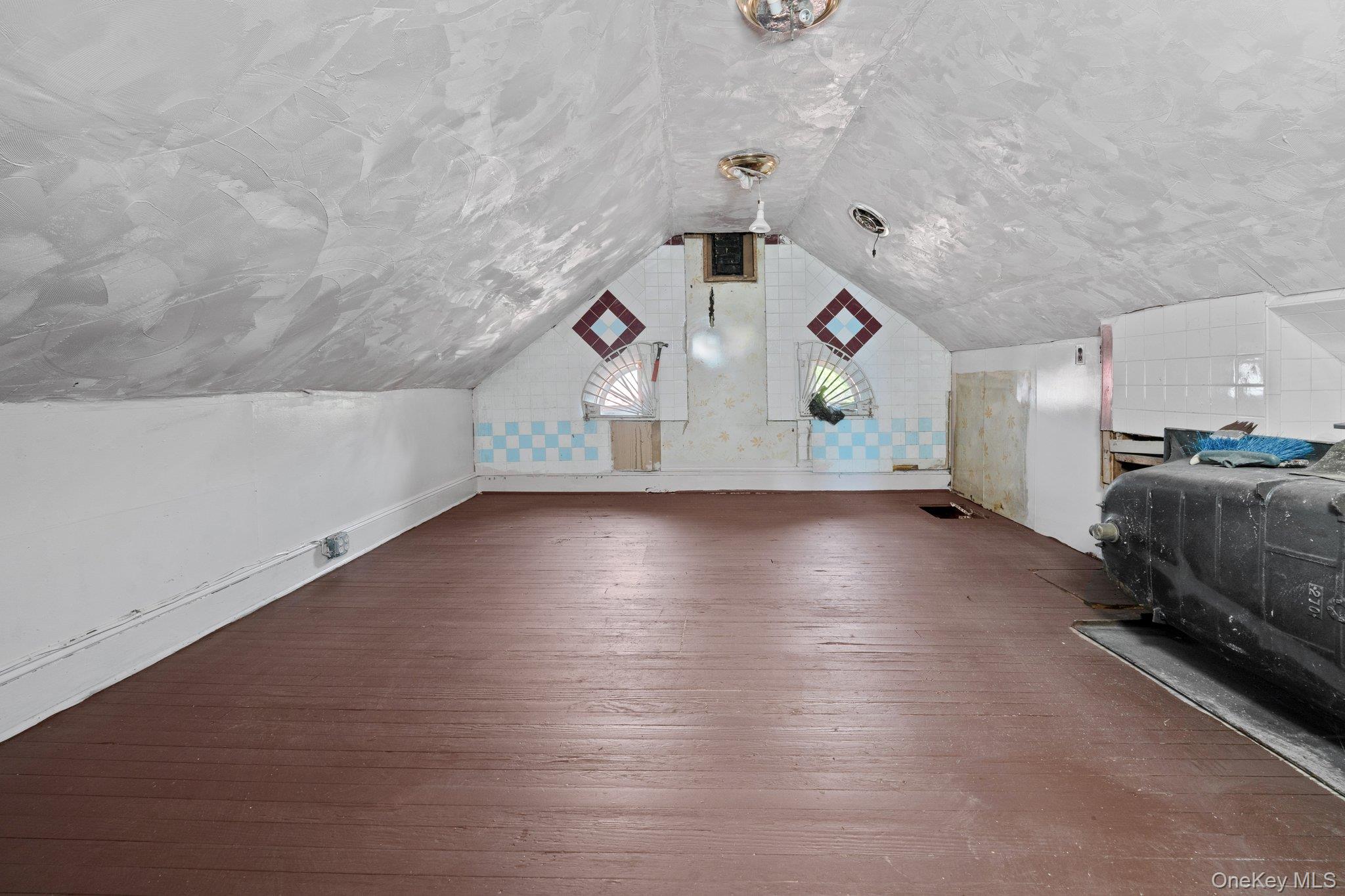10505 Ditmars Boulevard – For Sale photo 13