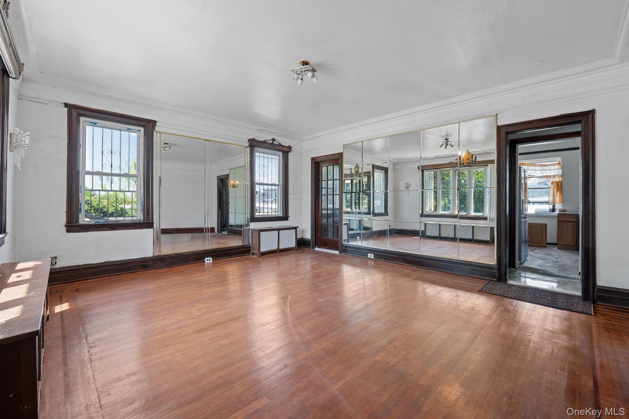 10505 Ditmars Boulevard – For Sale photo 4