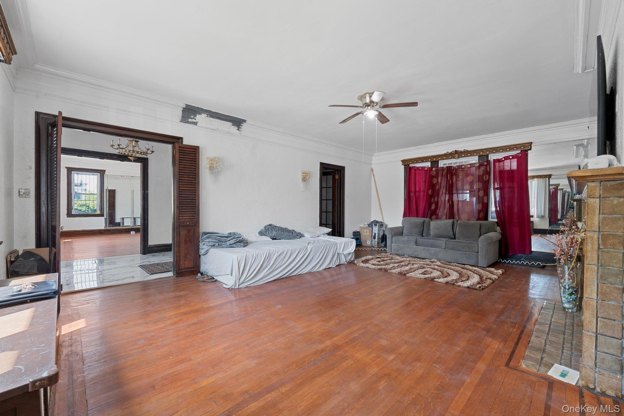 10505 Ditmars Boulevard – For Sale photo 7