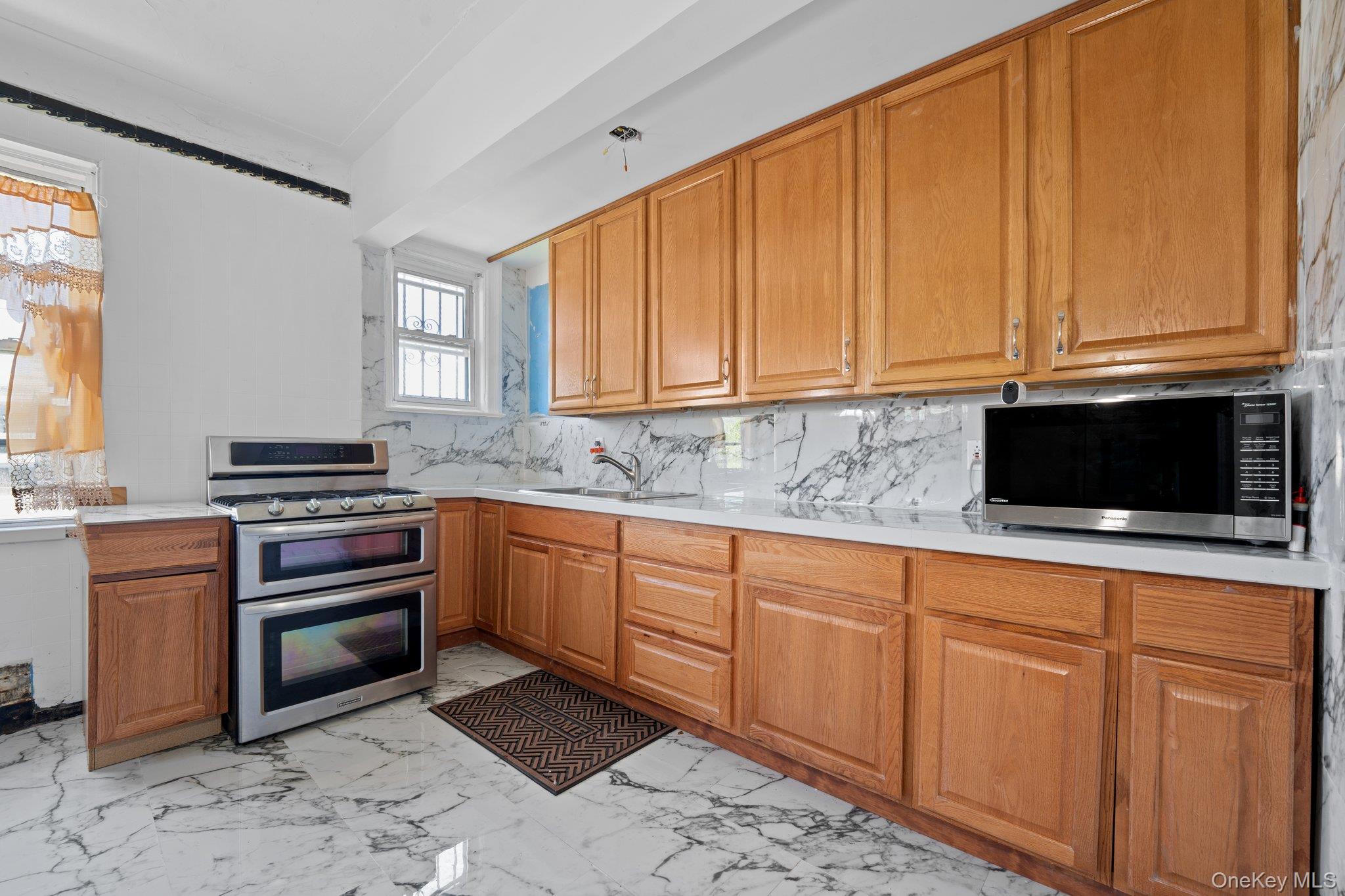 10505 Ditmars Boulevard – For Sale photo 3