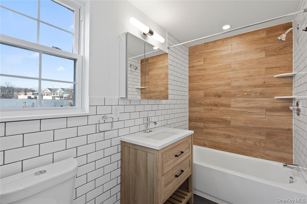 9 Lagrange Avenue, Unit APT 2 photo 13