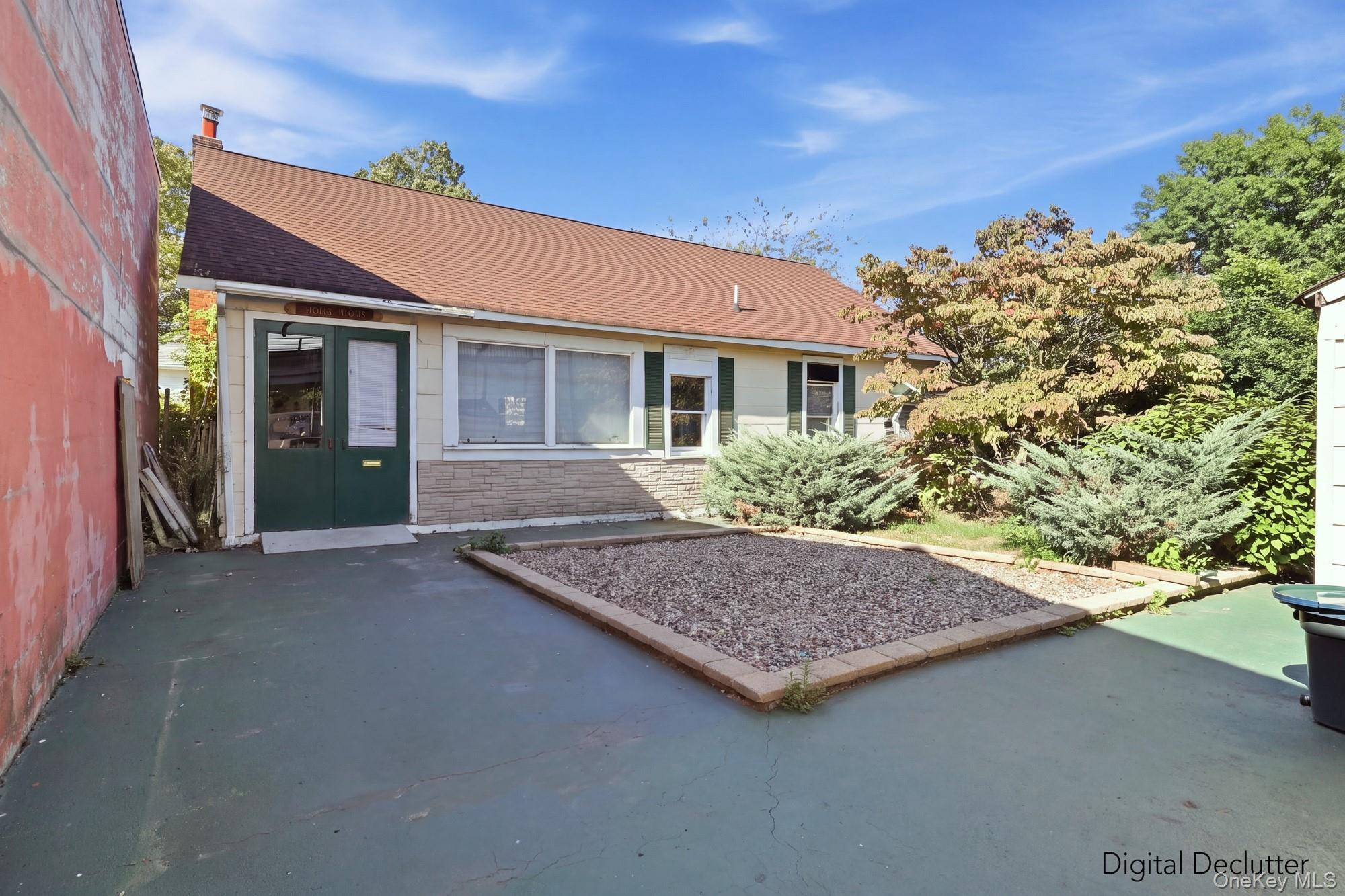 74 W Hoffman Avenue – For Sale