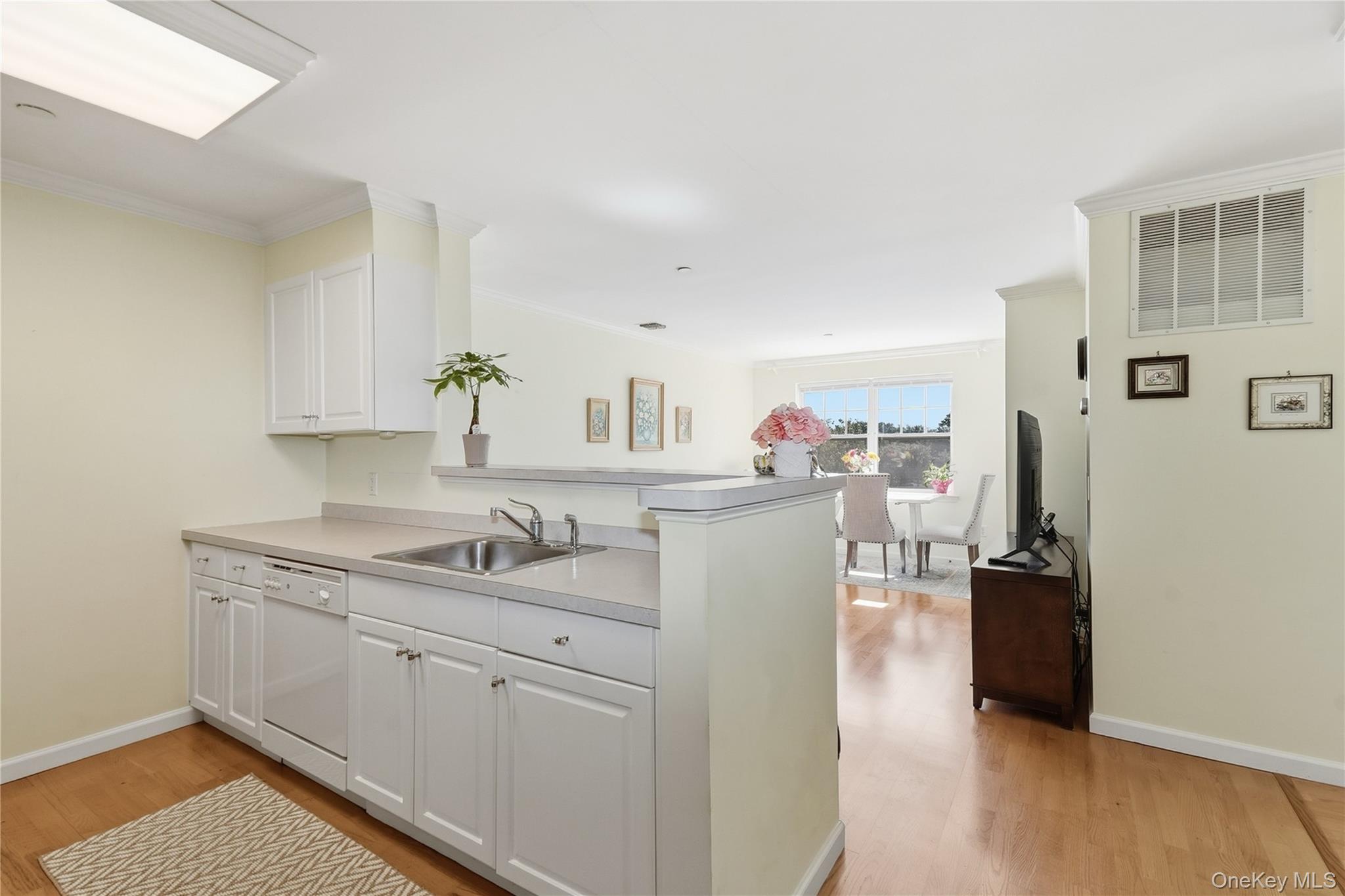 300 Woodcrest Lane, Unit 329 photo 2