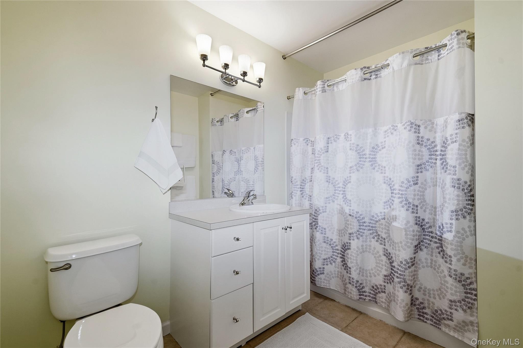 300 Woodcrest Lane, Unit 329 photo 14