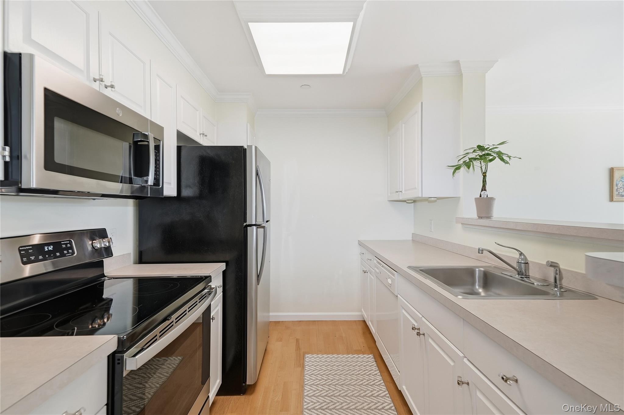 300 Woodcrest Lane, Unit 329 photo 7